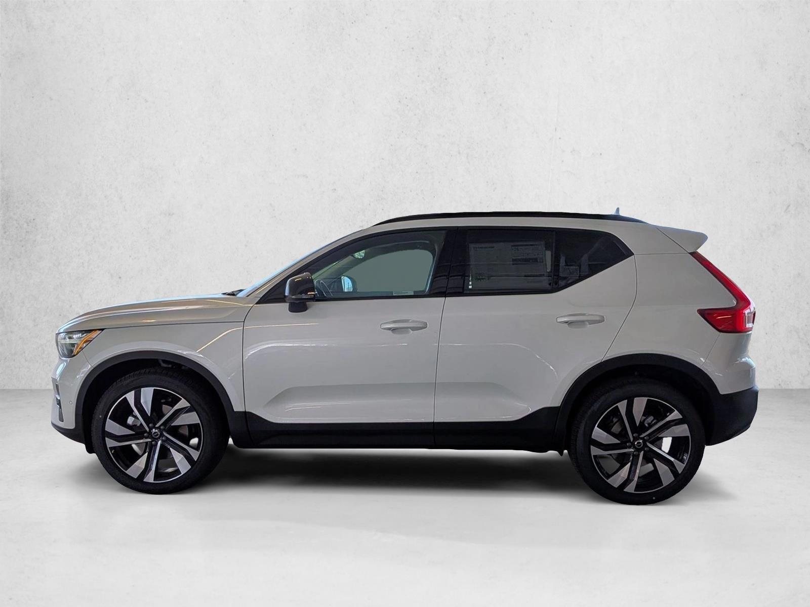 Thumbnail: 2026 Volvo XC40 - 2