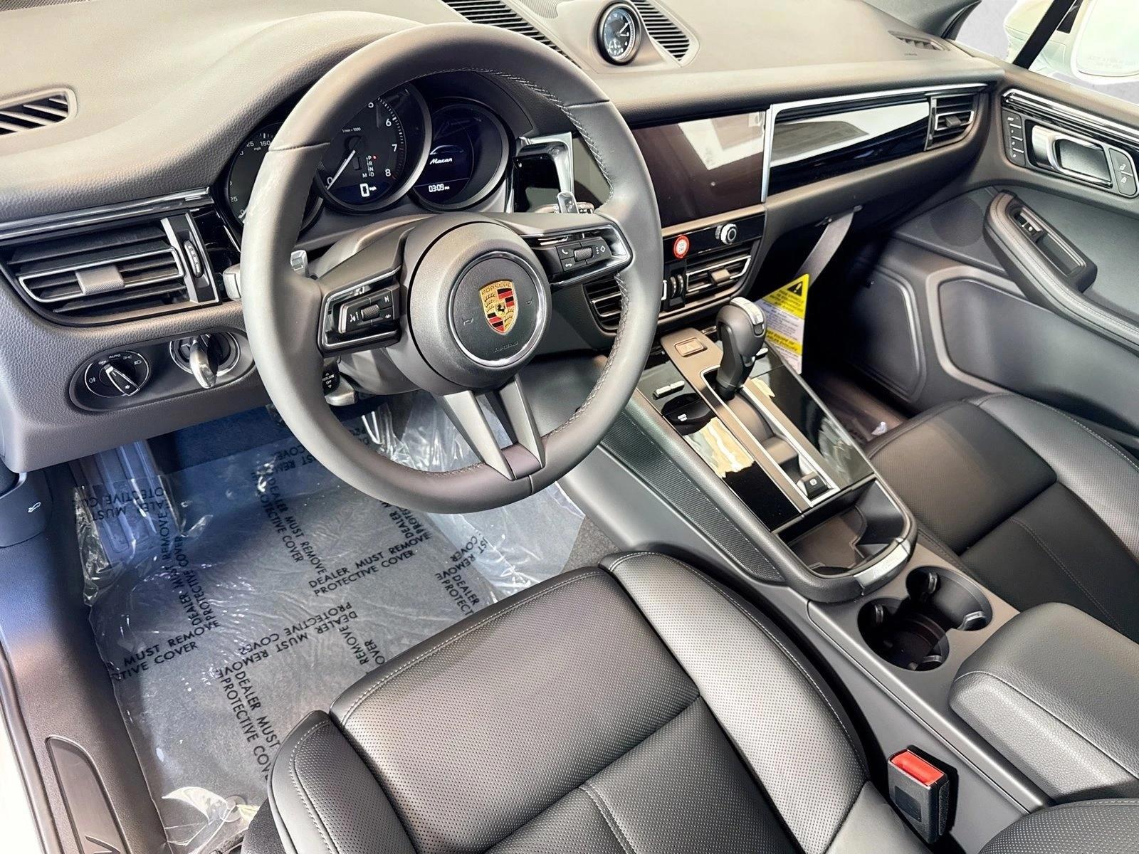 Thumbnail: 2026 Porsche Macan - 3