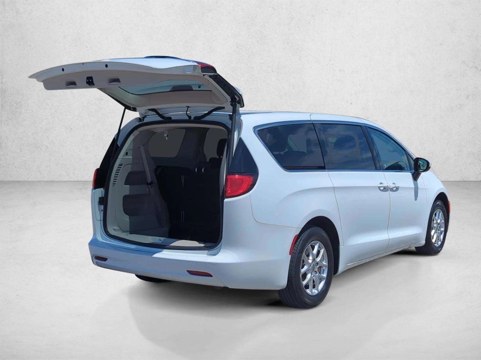 2023 Chrysler Voyager