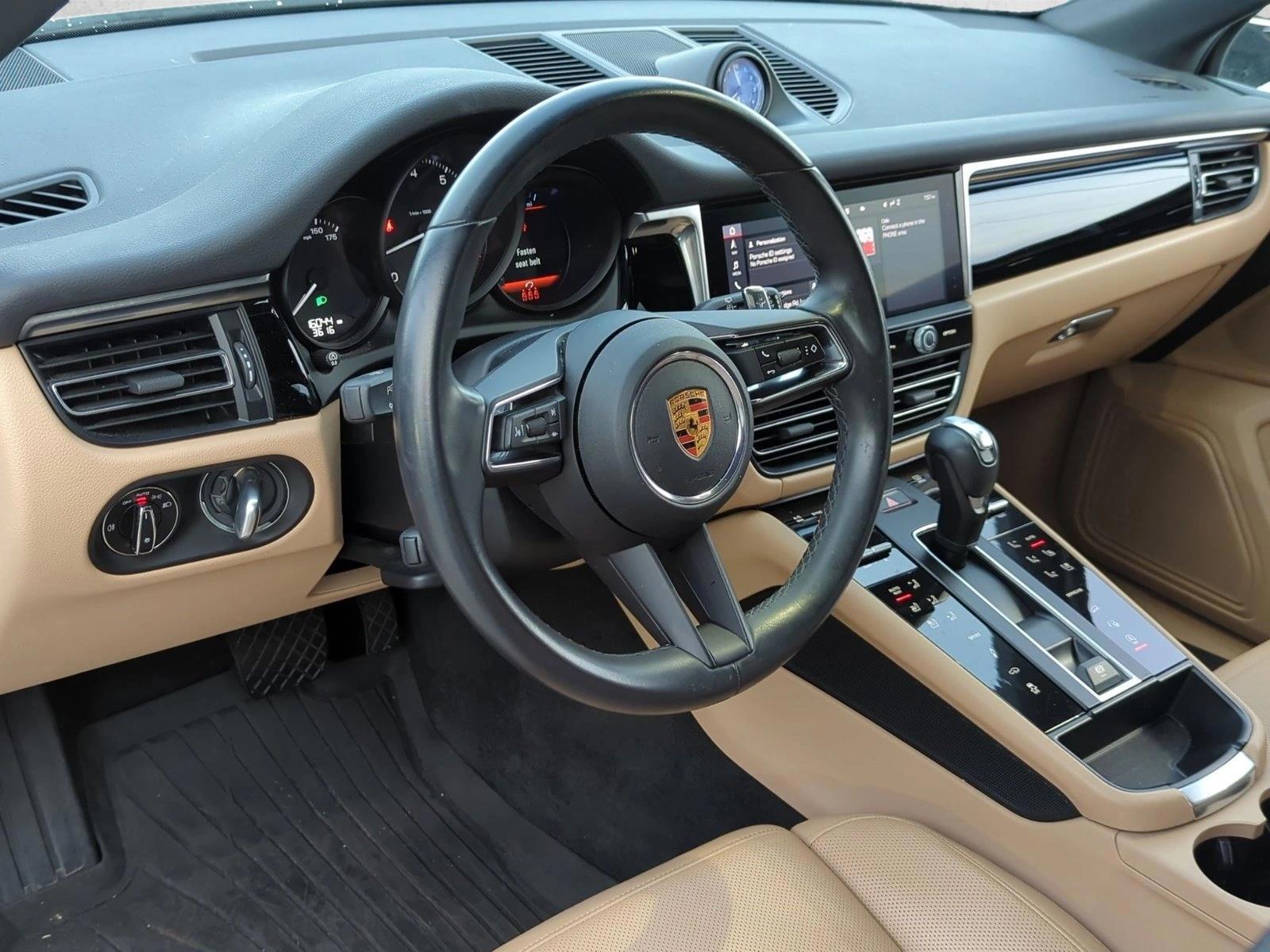 Thumbnail: 2023 Porsche Macan - 3