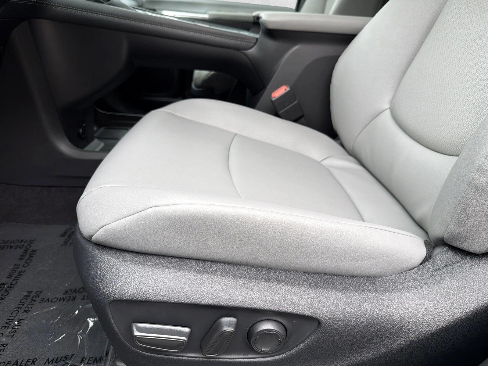 Thumbnail: 2026 Toyota Sienna - 4