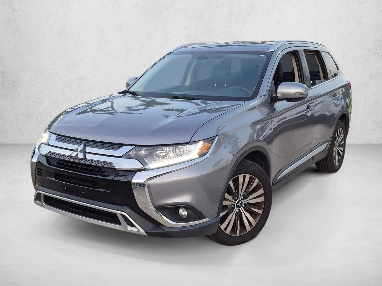 Thumbnail: 2019 Mitsubishi Outlander - 1