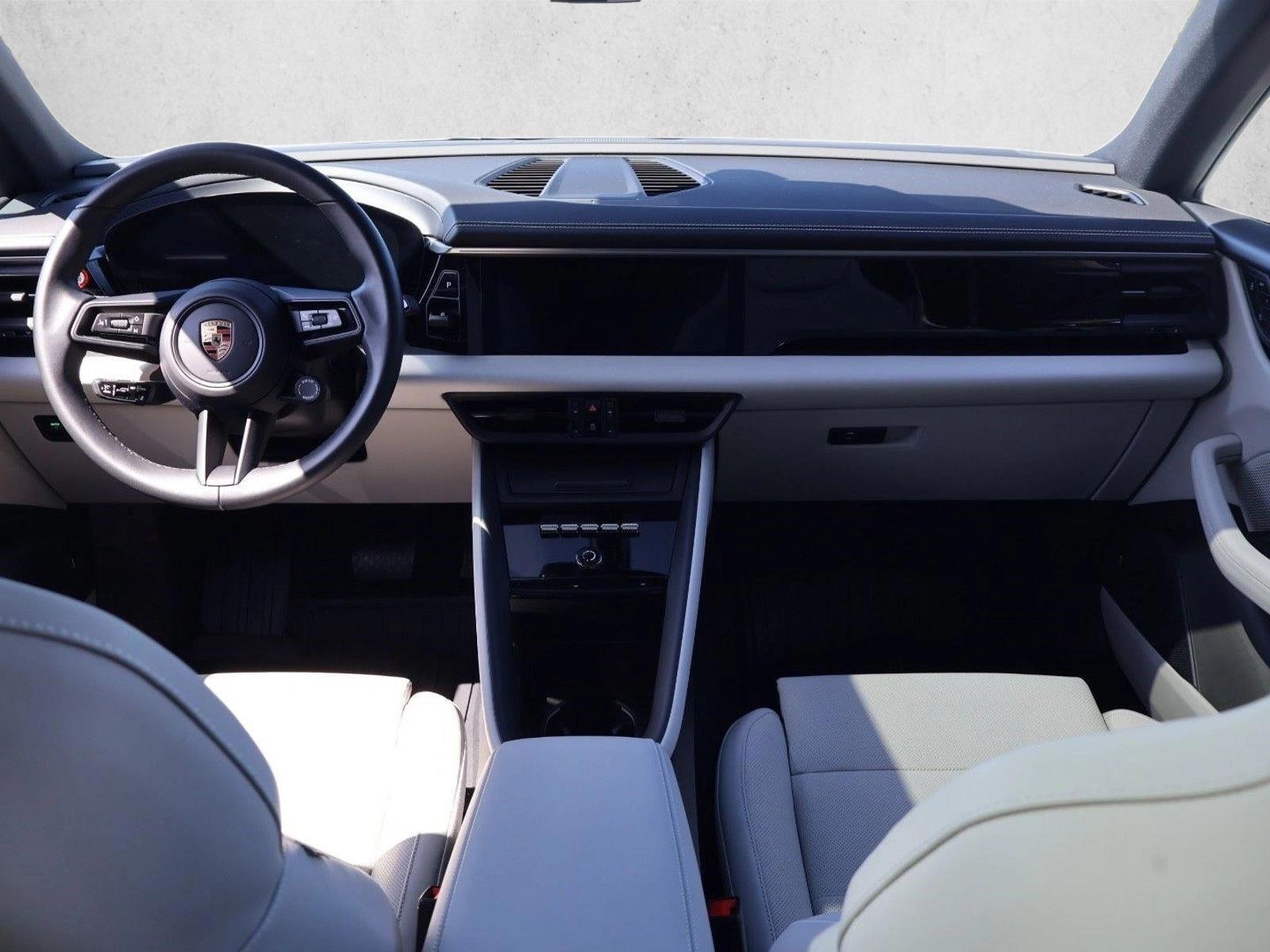 Thumbnail: 2025 Porsche Macan - 4