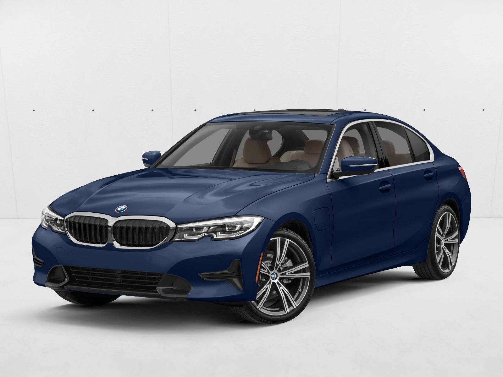 2022 BMW 3 Series 330e Sedan's photo