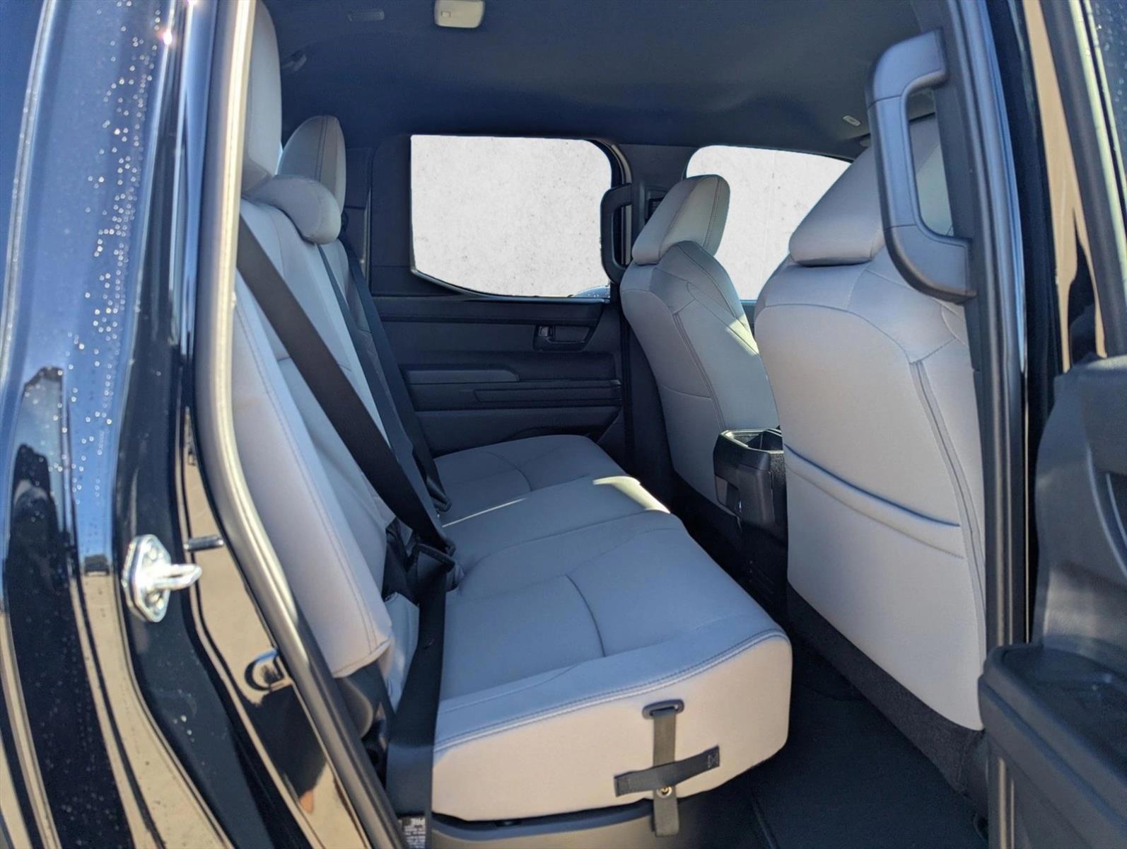 2025 Toyota Tacoma SR5 - Photo 17