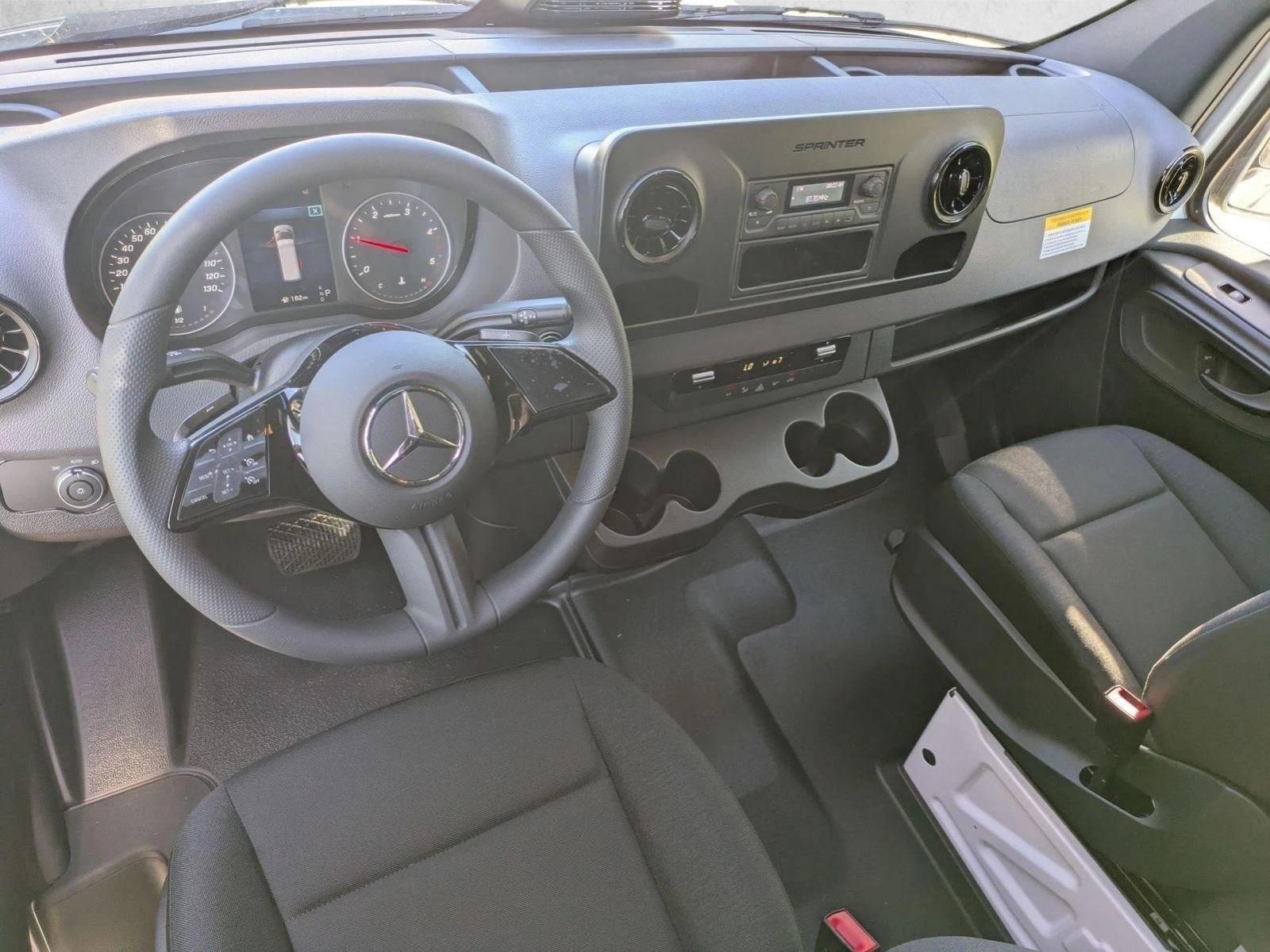 Thumbnail: 2026 Mercedes-Benz Sprinter - 3