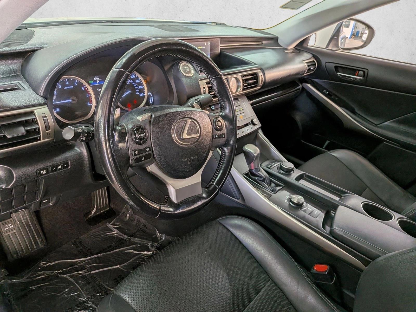 Thumbnail: 2016 Lexus IS - 3