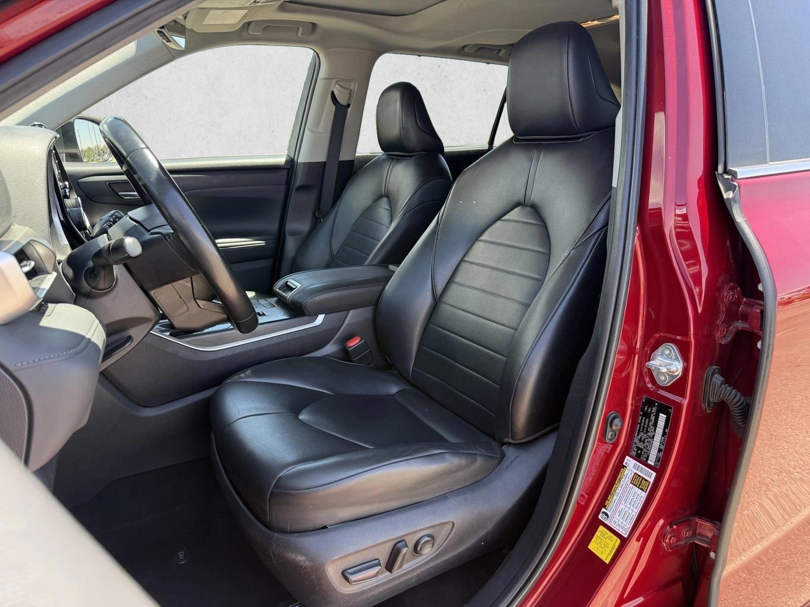 2022 Toyota Highlander XLE - Photo 11