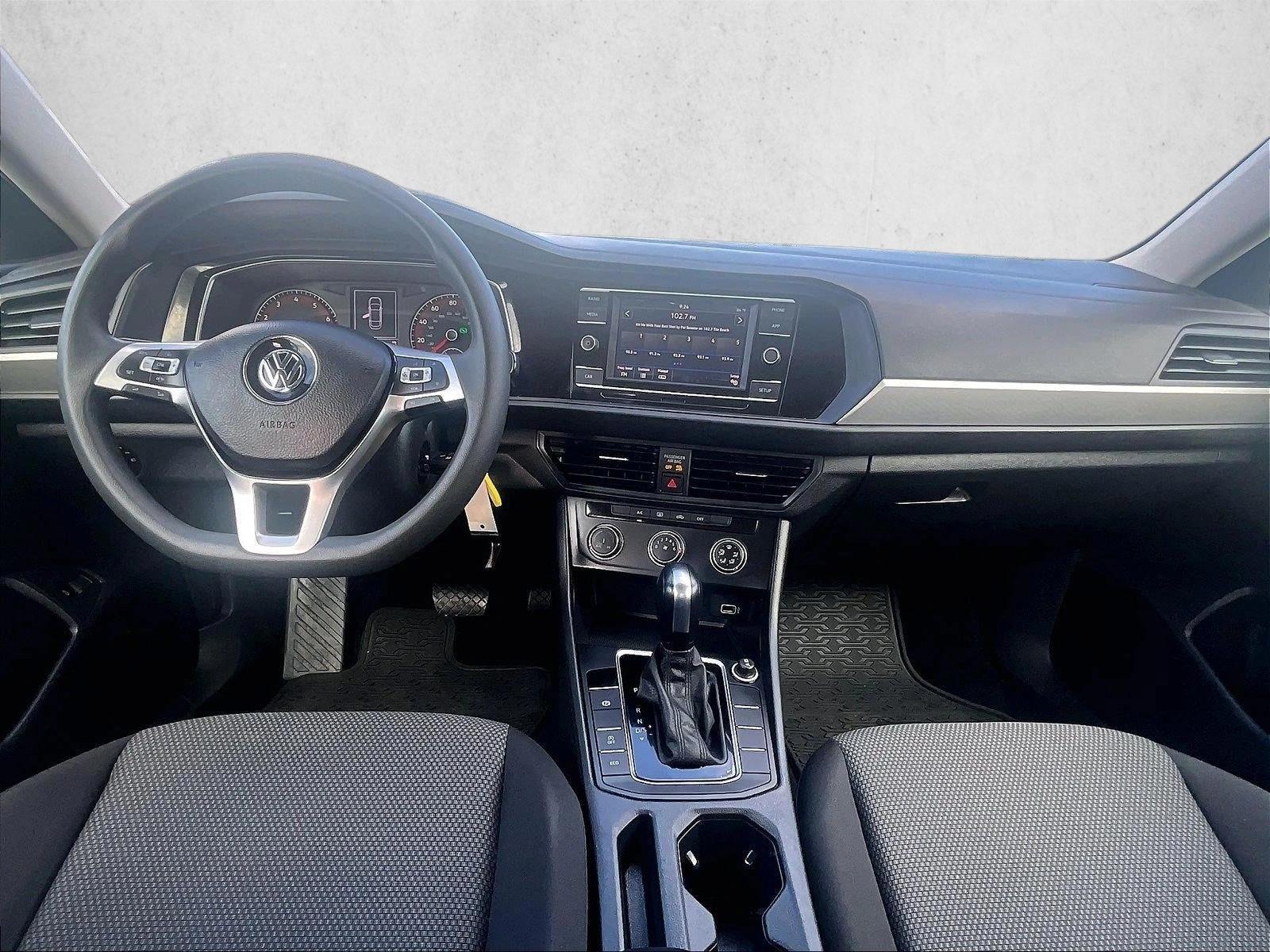 Thumbnail: 2019 Volkswagen Jetta - 4