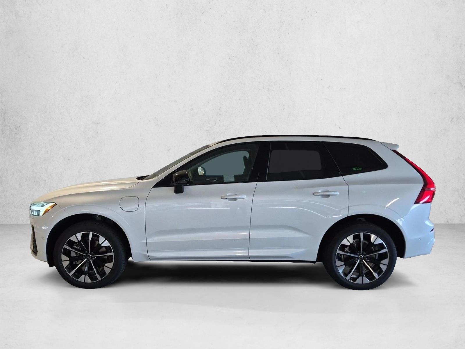 Thumbnail: 2027 Volvo XC60 - 2