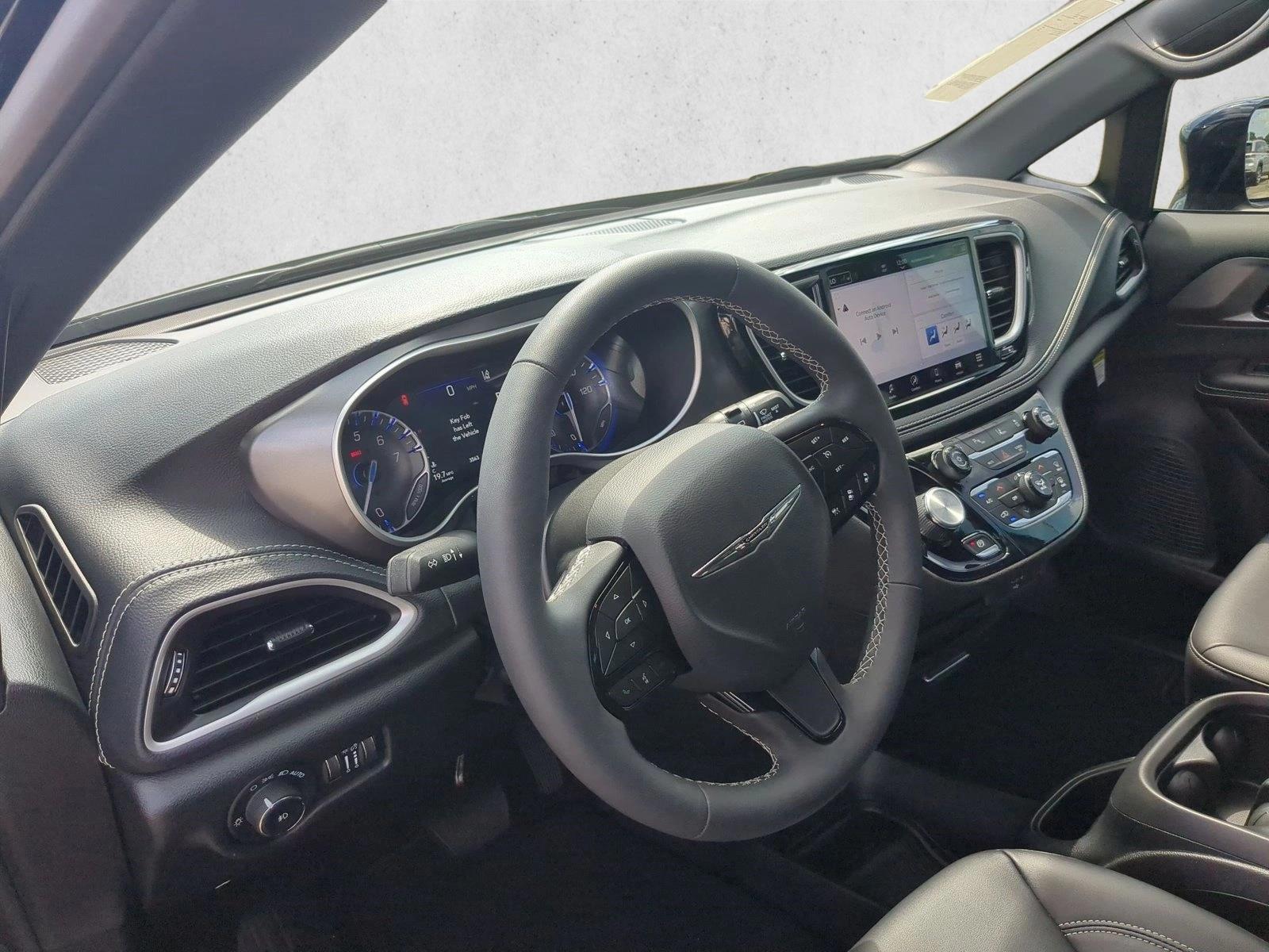 Thumbnail: 2026 Chrysler Pacifica - 3