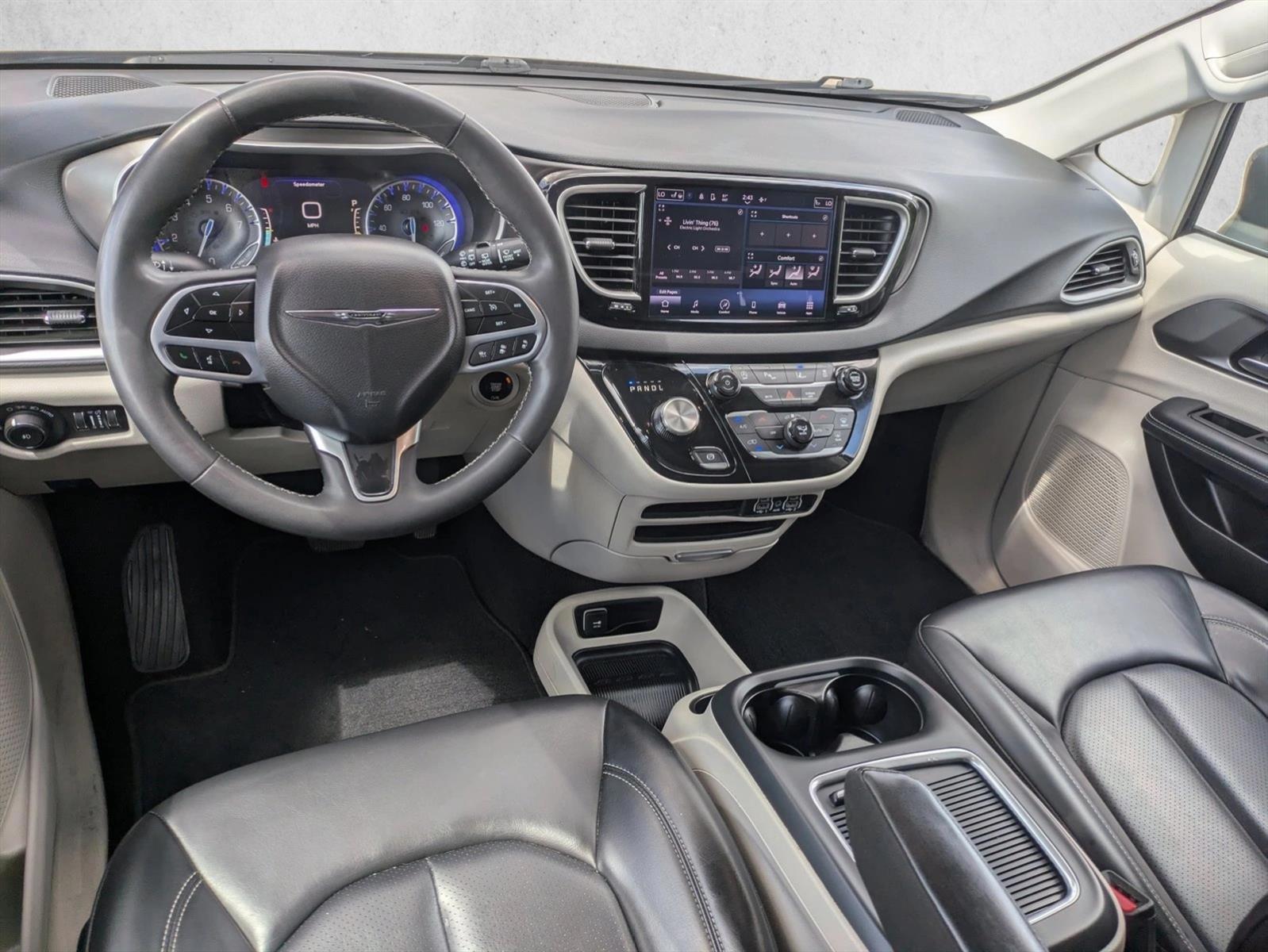 Thumbnail: 2023 Chrysler Pacifica - 3
