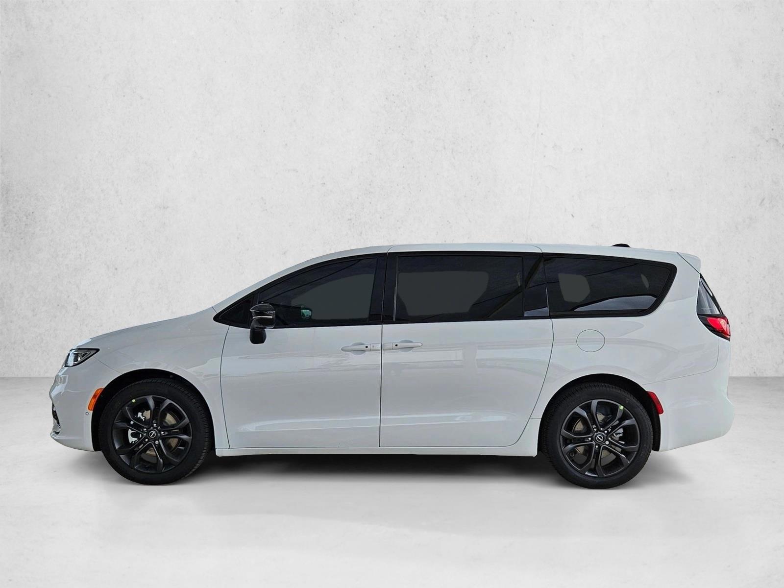 Thumbnail: 2026 Chrysler Pacifica - 2