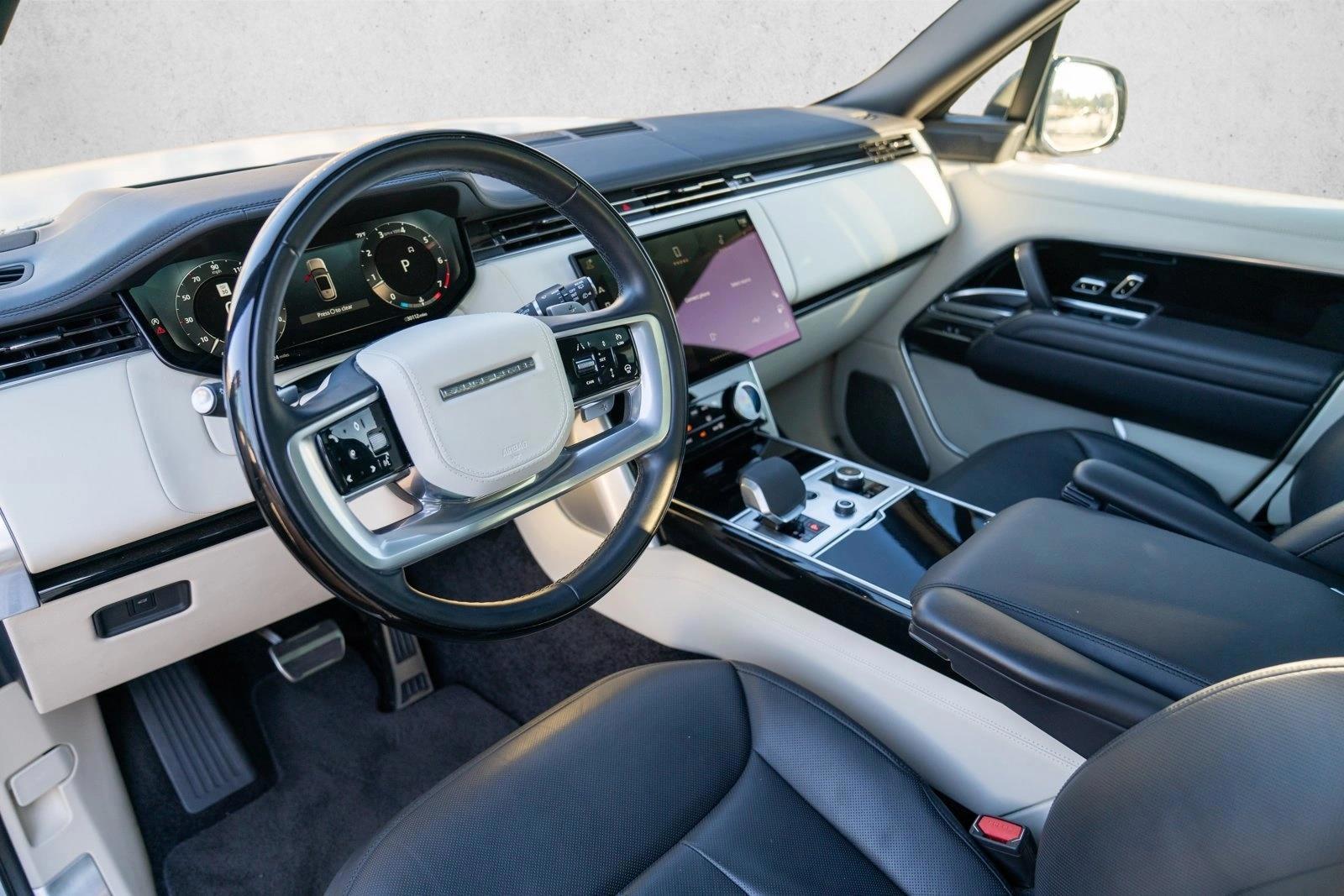 Thumbnail: 2023 Land Rover Range Rover - 3