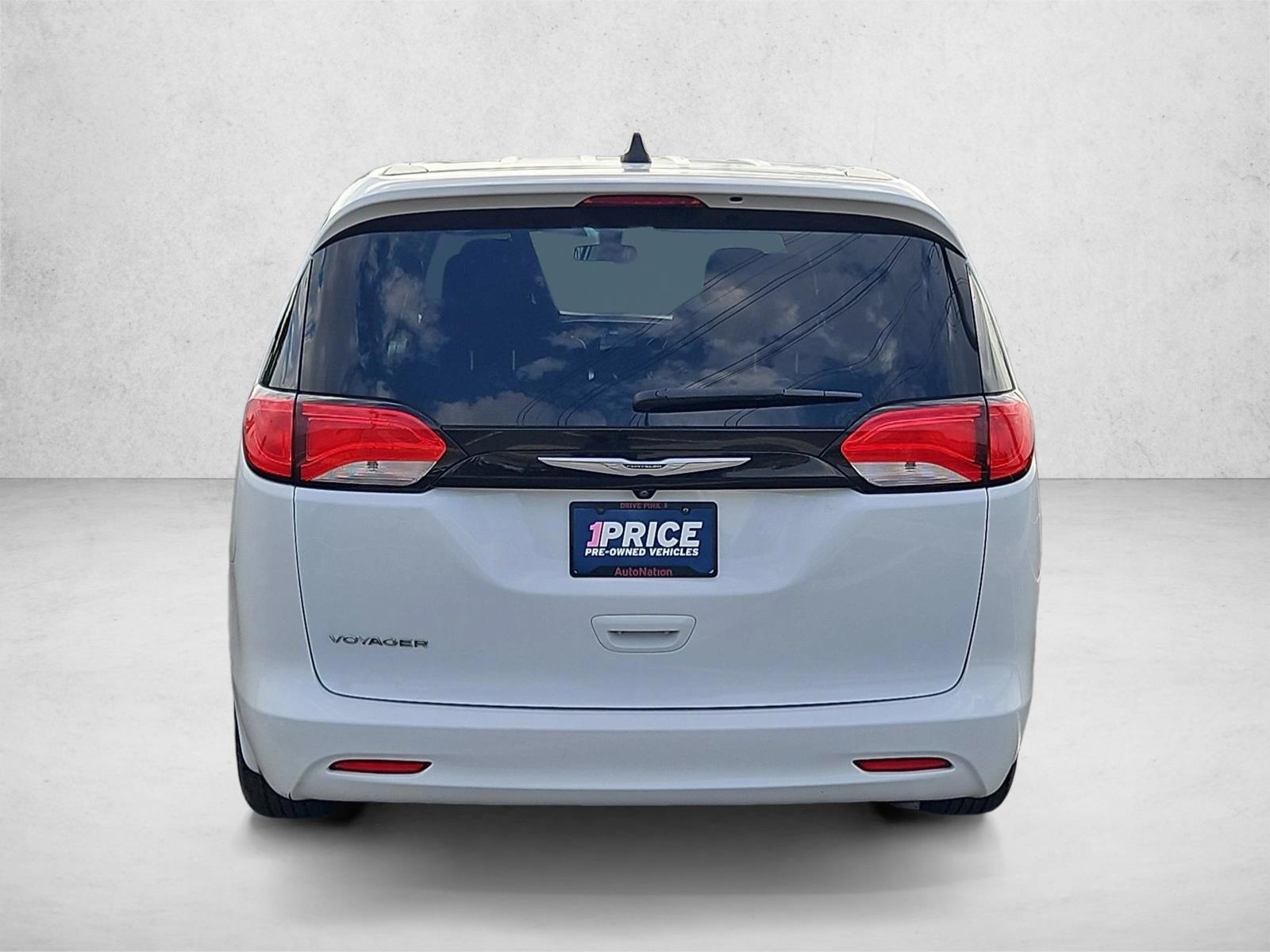 2022 Chrysler Voyager LX - Photo 7