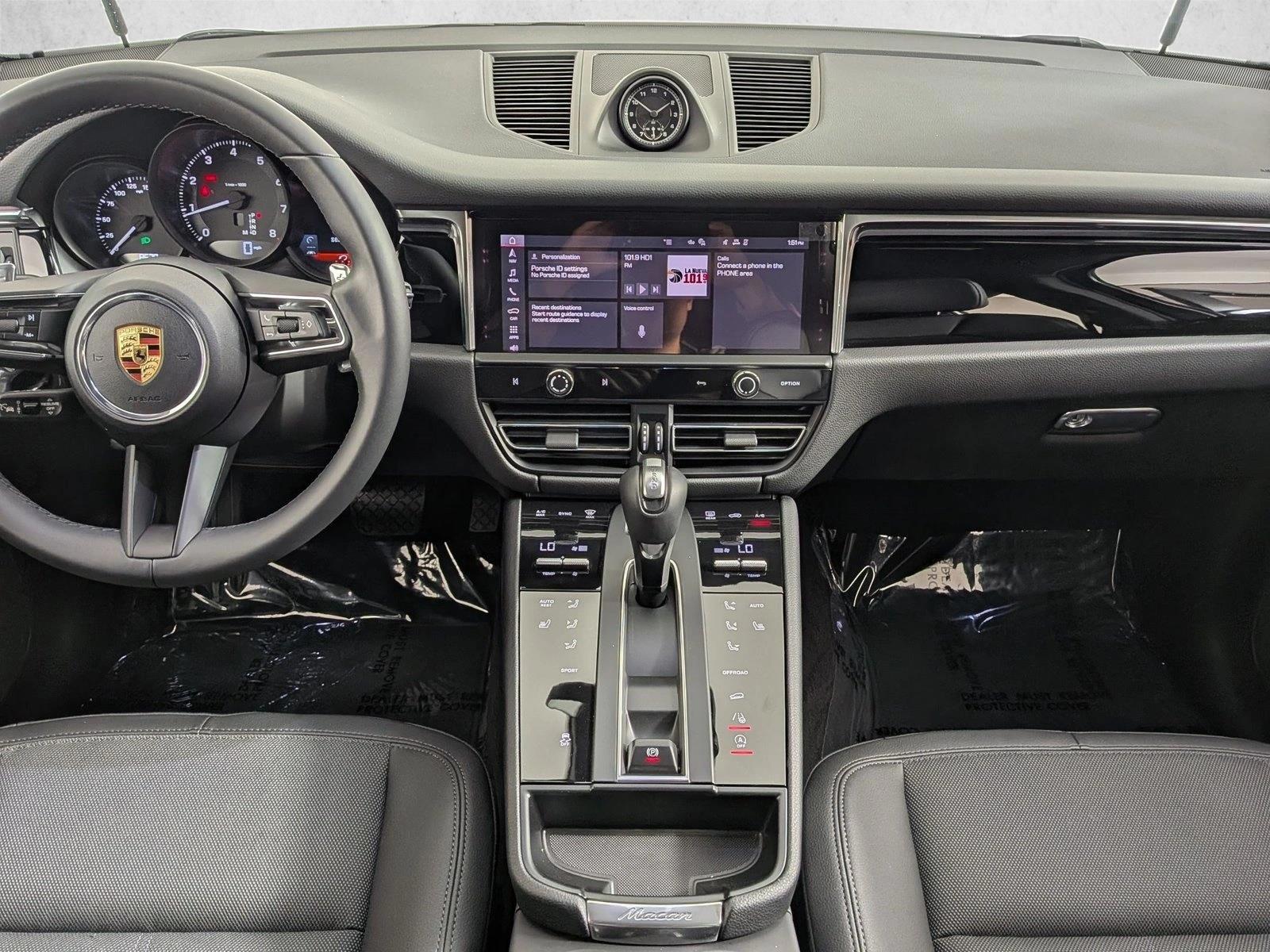 Thumbnail: 2025 Porsche Macan - 4