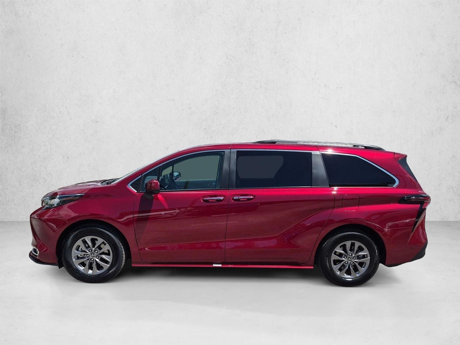 Thumbnail: 2023 Toyota Sienna - 2