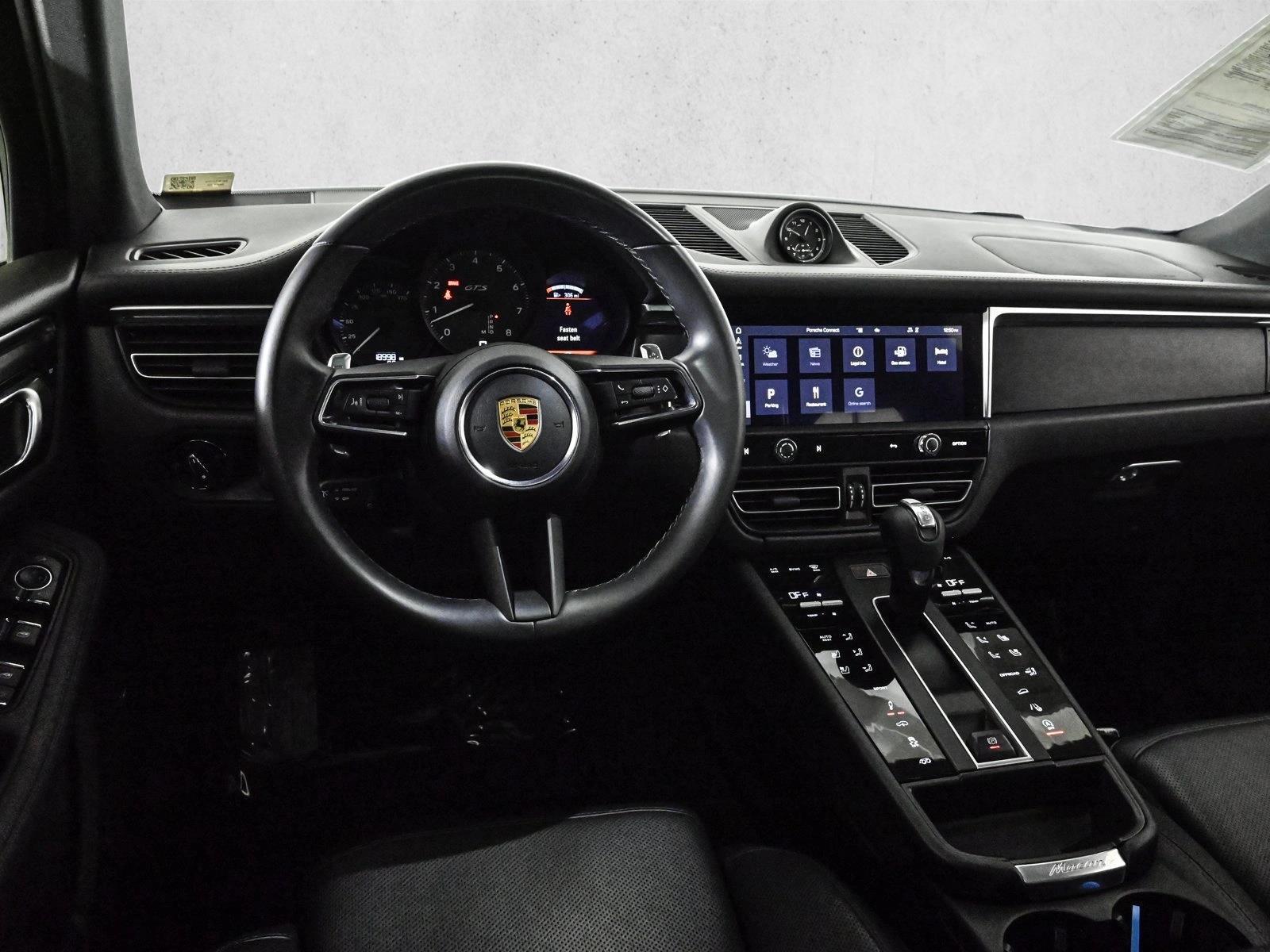 Thumbnail: 2022 Porsche Macan - 3