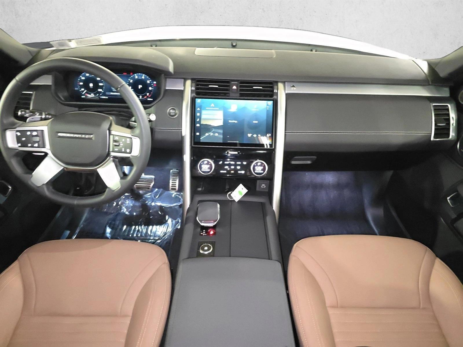 Thumbnail: 2025 Land Rover Discovery - 3