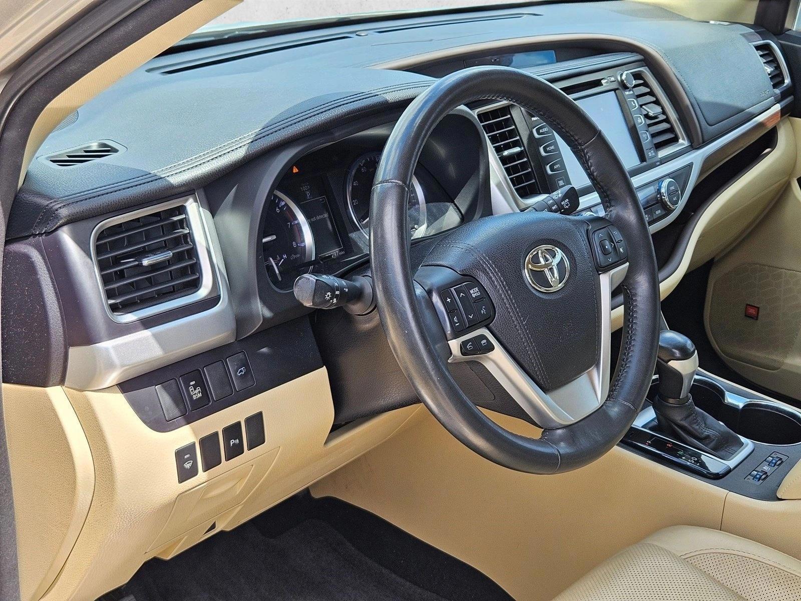 Thumbnail: 2015 Toyota Highlander - 3