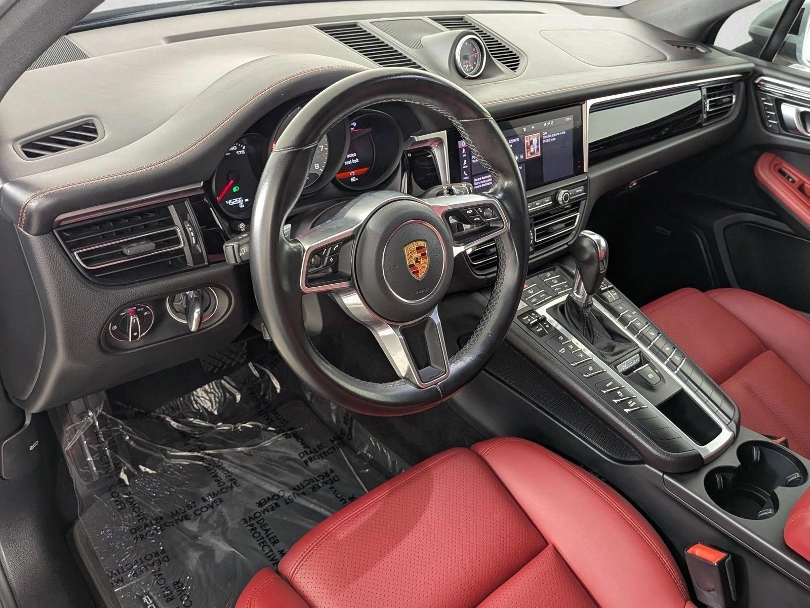 Thumbnail: 2021 Porsche Macan - 3