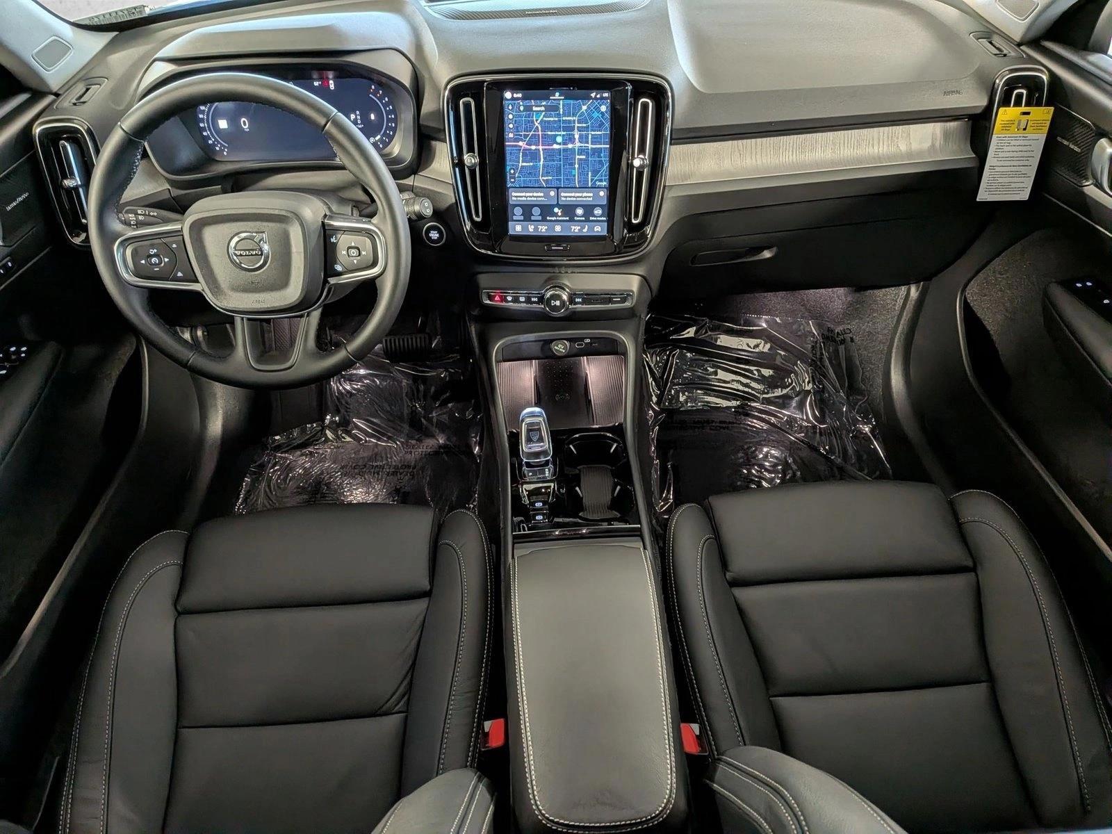 Thumbnail: 2026 Volvo XC40 - 4