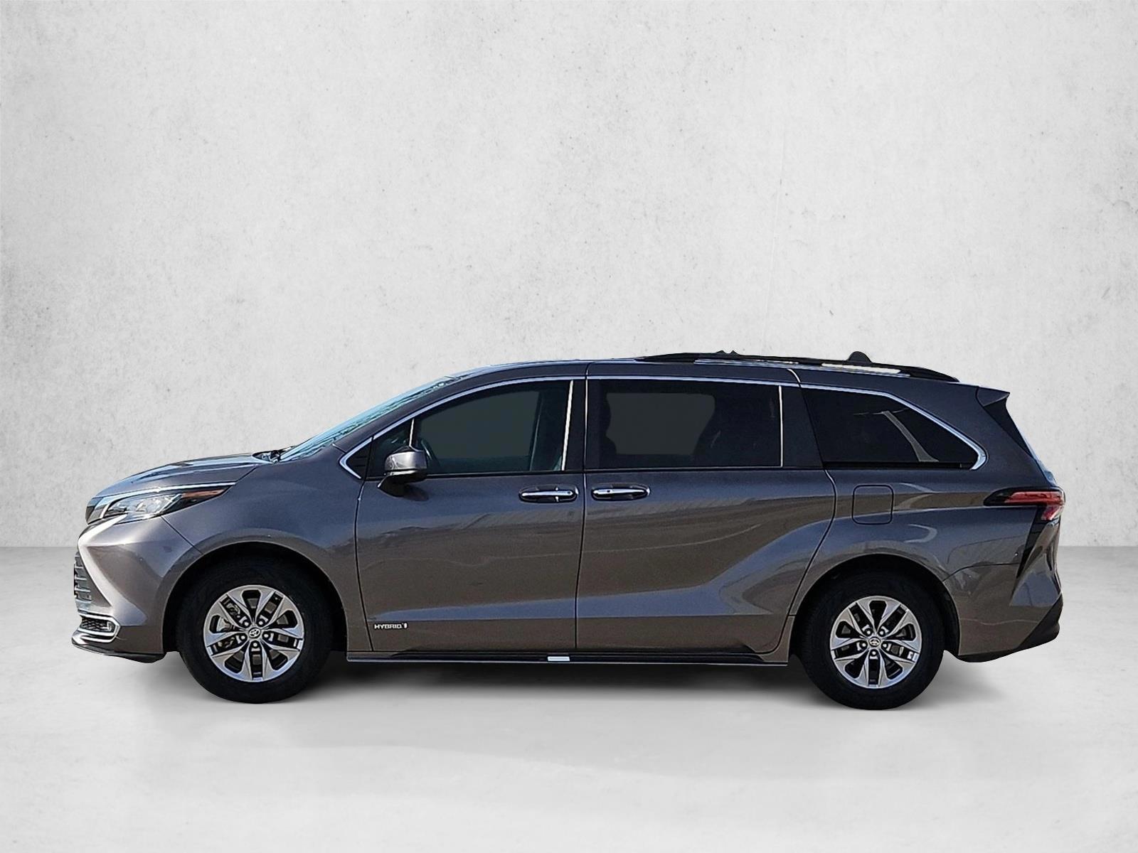 Thumbnail: 2021 Toyota Sienna - 2
