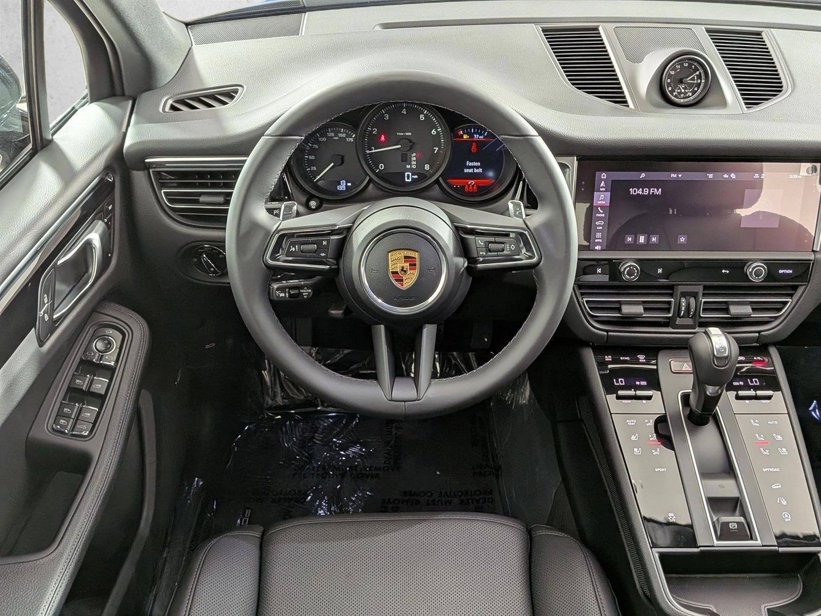 Thumbnail: 2026 Porsche Macan - 4