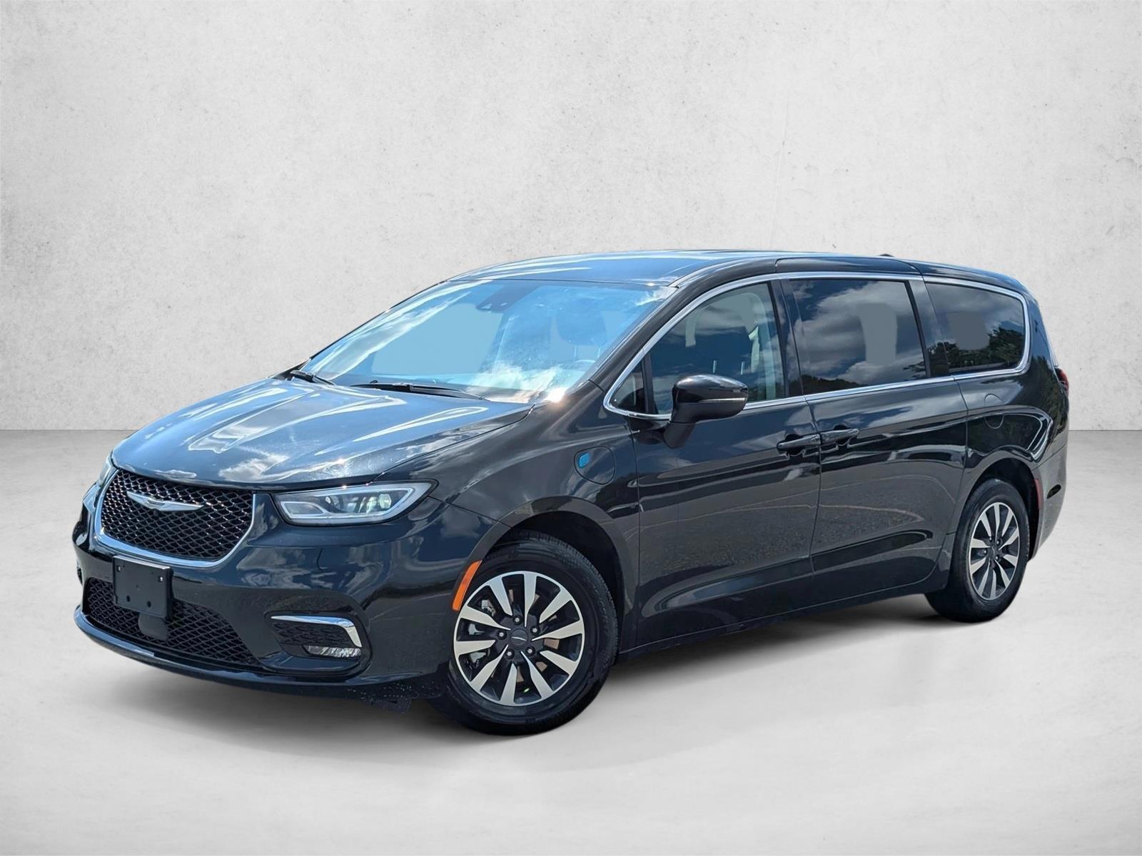 Thumbnail: 2023 Chrysler Pacifica - 1