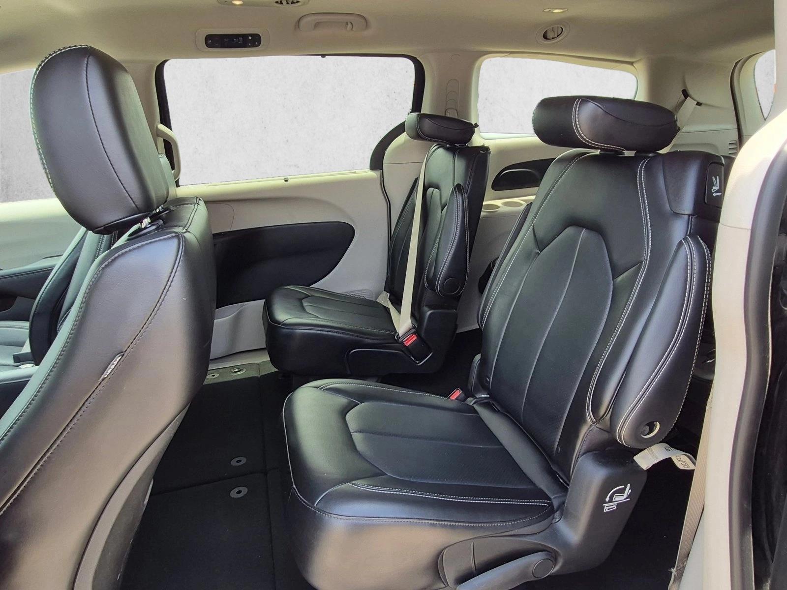 2024 Chrysler Pacifica Touring L - Photo 13