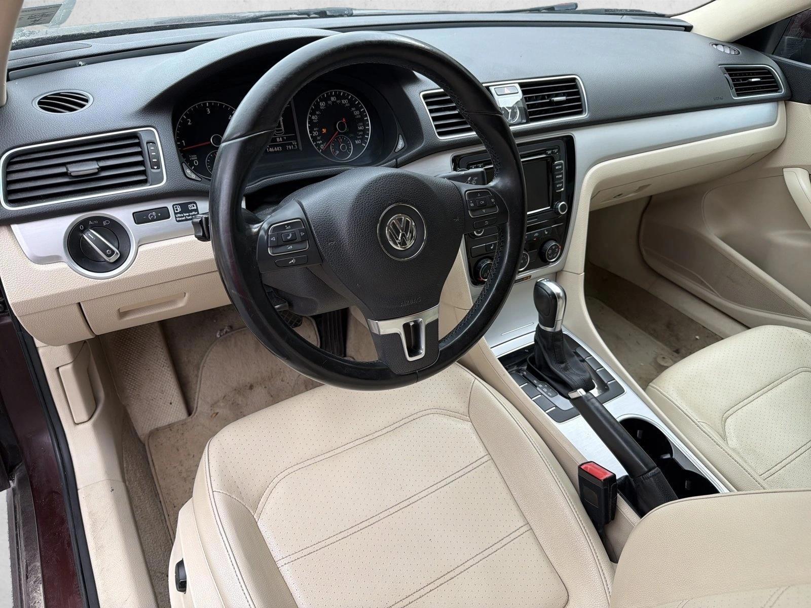 Thumbnail: 2013 Volkswagen Passat - 3