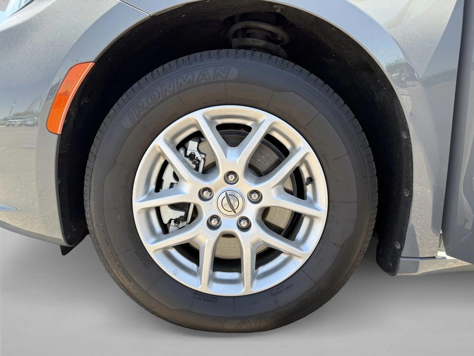 2022 Chrysler Pacifica Touring L - Photo 26