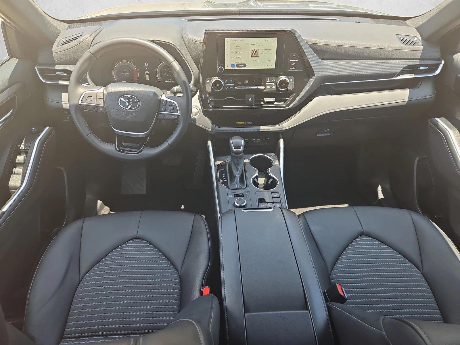 Thumbnail: 2025 Toyota Highlander - 3