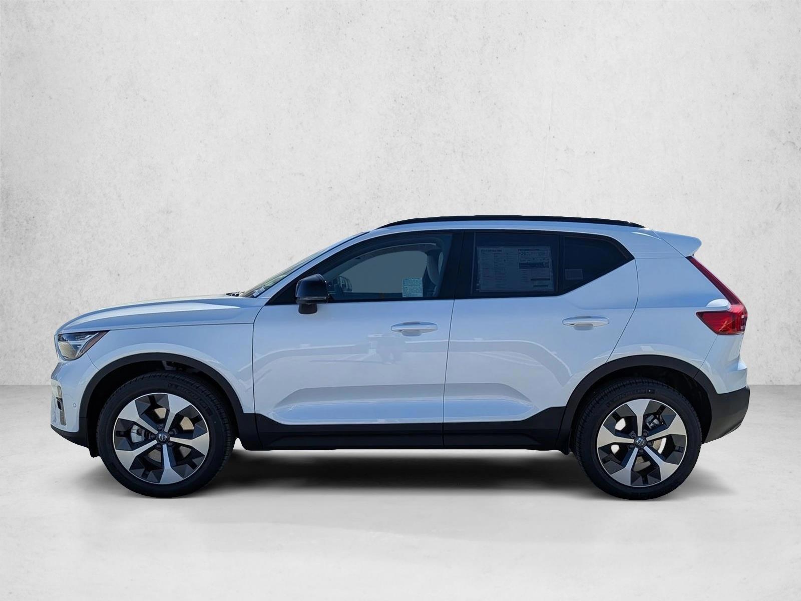 Thumbnail: 2026 Volvo XC40 - 2