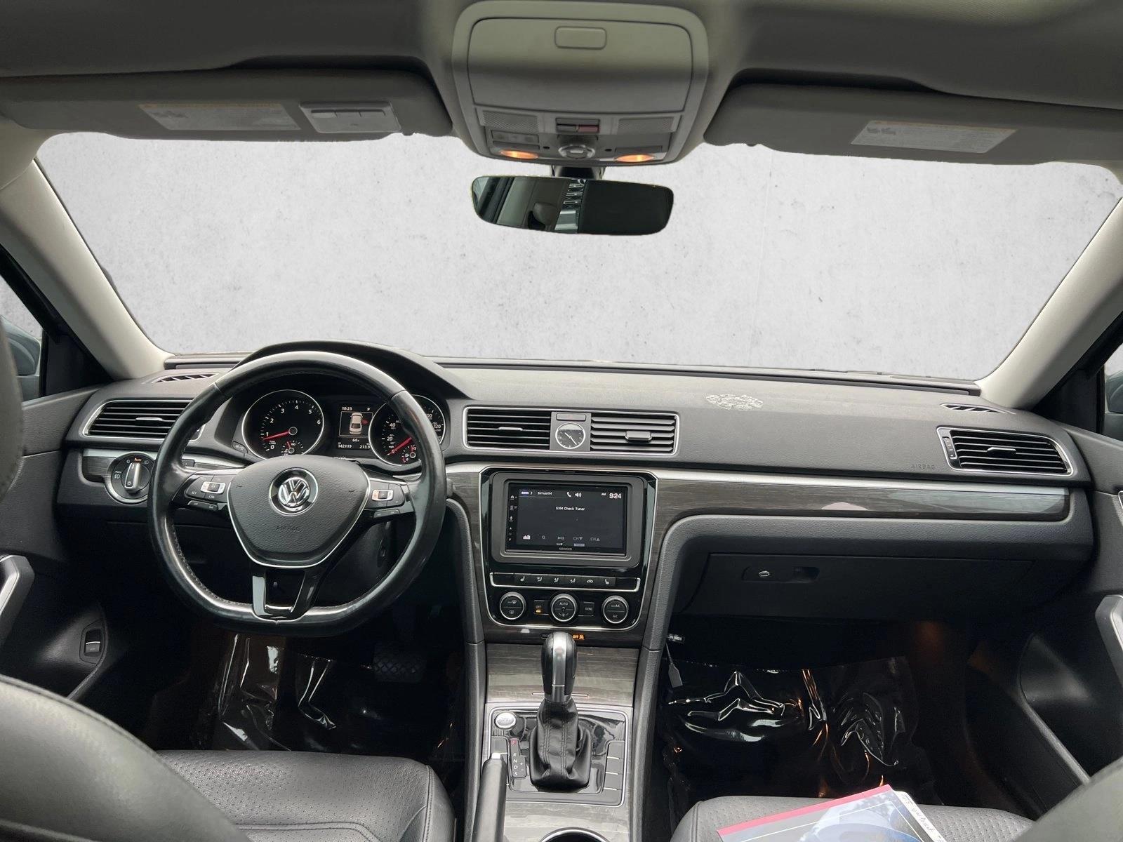 Thumbnail: 2017 Volkswagen Passat - 4