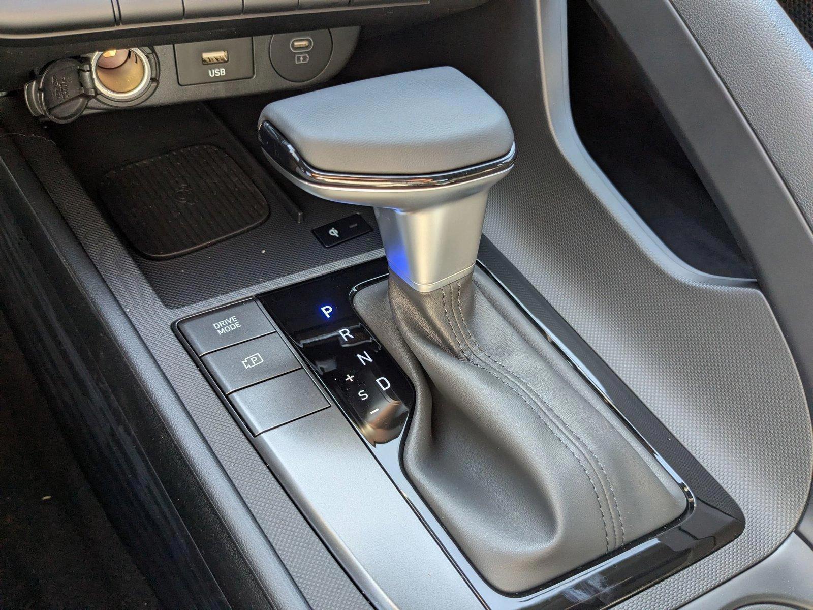 2025 Hyundai Elantra SEL - Photo 16