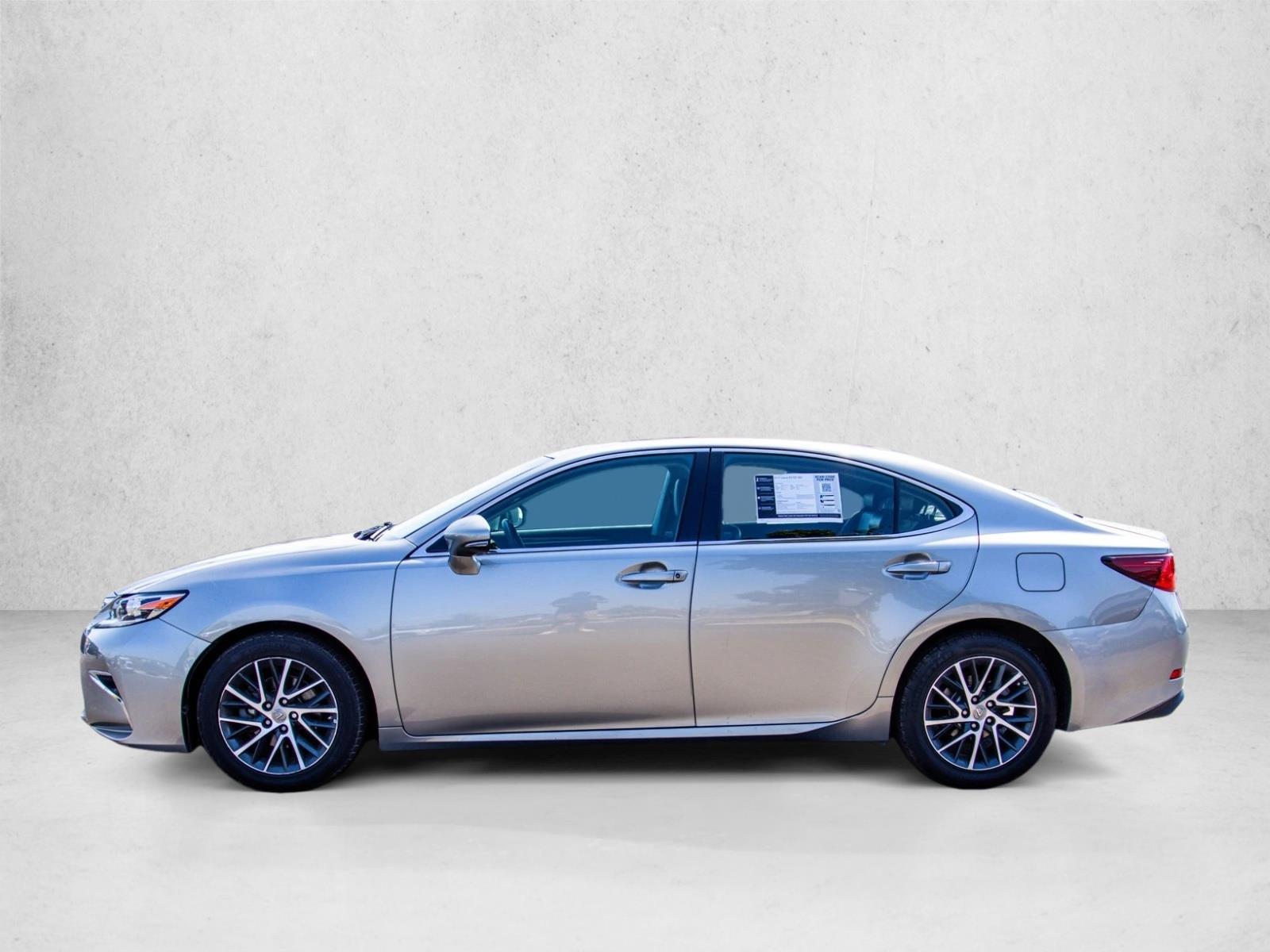 Thumbnail: 2017 Lexus ES - 2