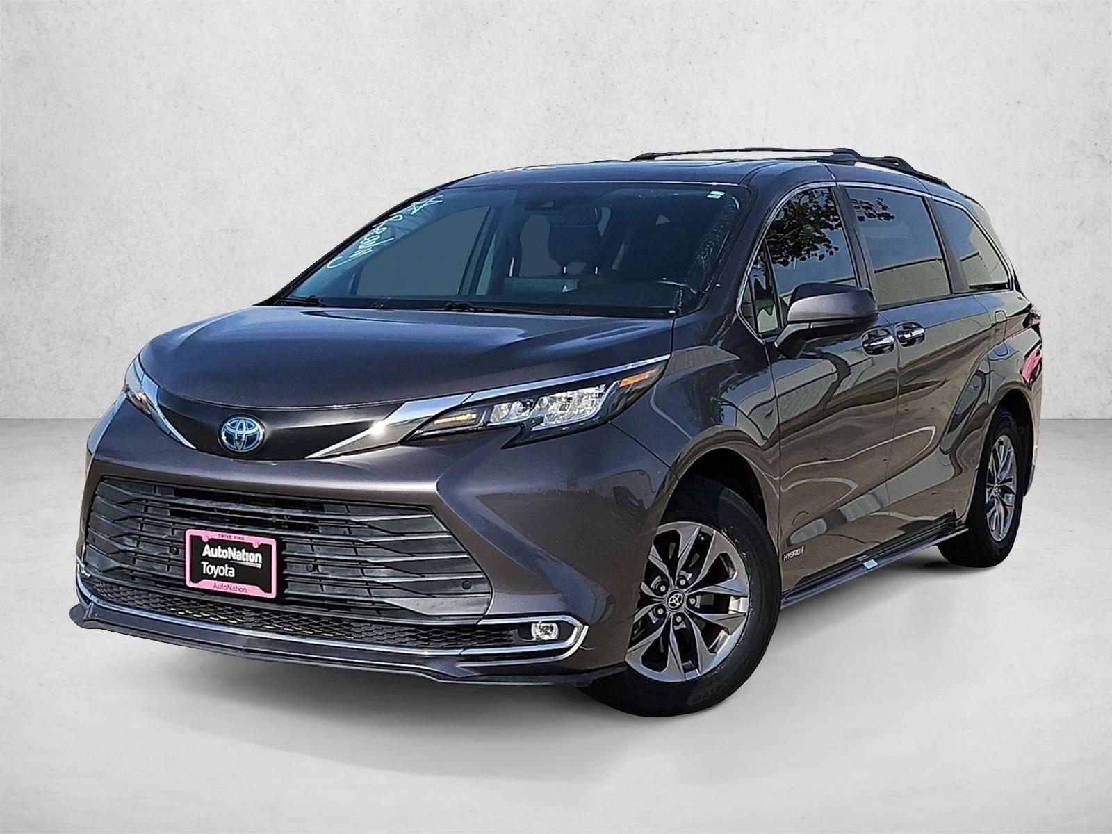 Thumbnail: 2021 Toyota Sienna - 1