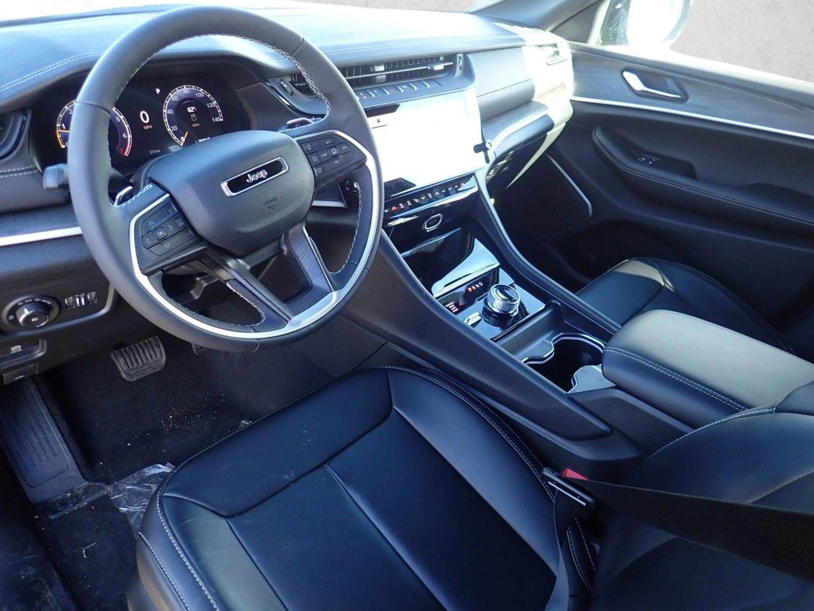 Thumbnail: 2026 Jeep Grand Cherokee - 3