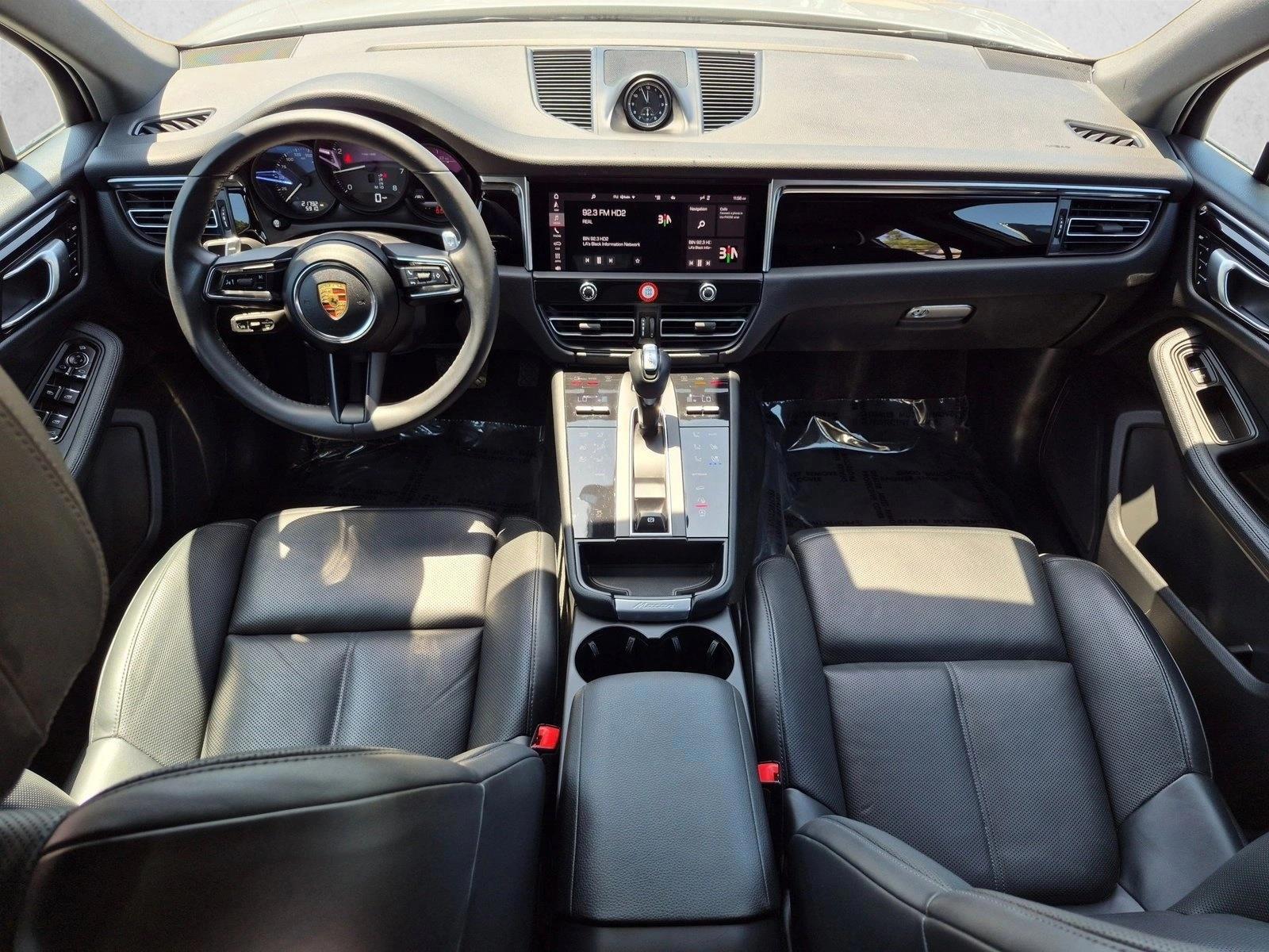 Thumbnail: 2023 Porsche Macan - 3