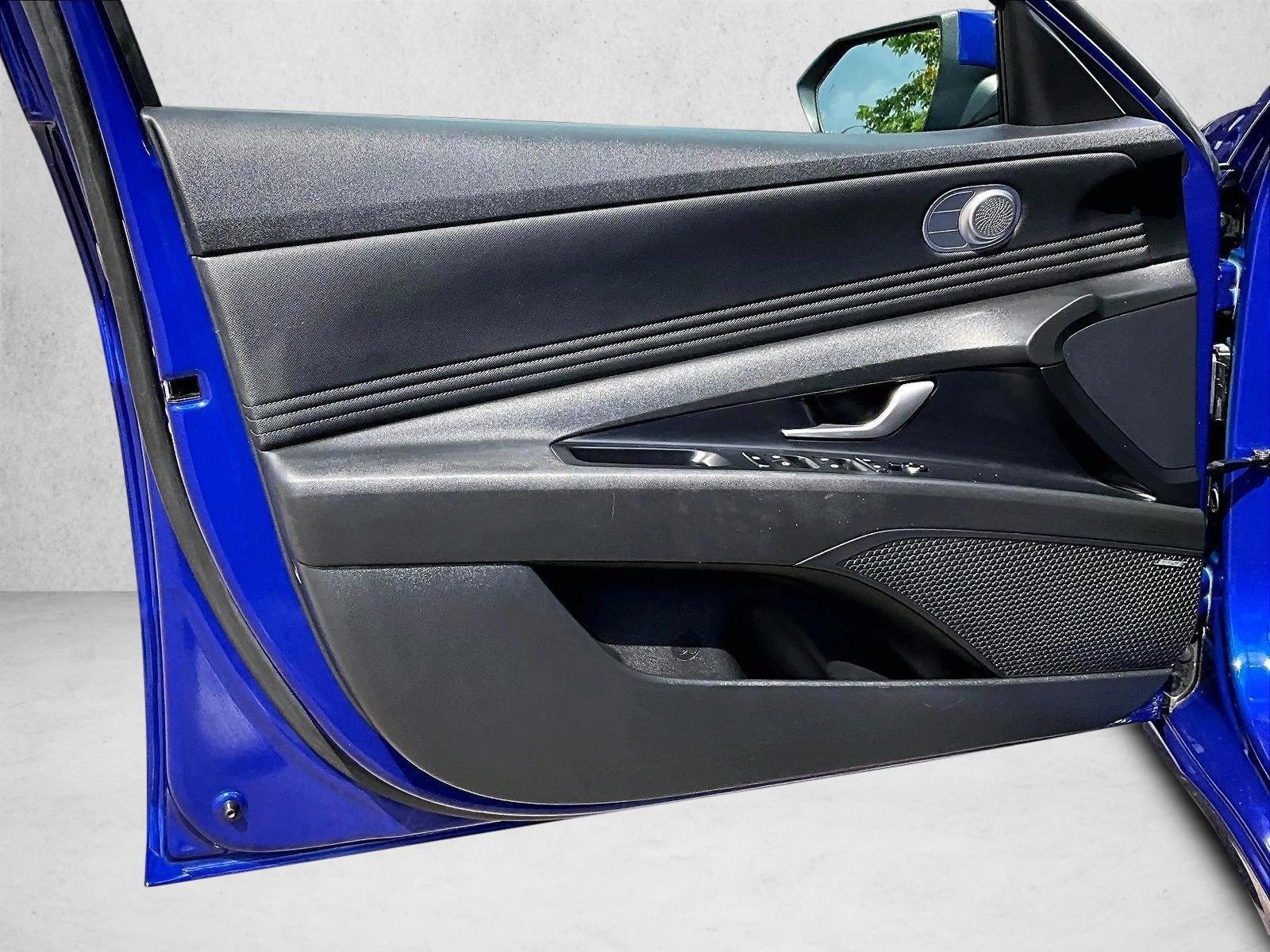 2023 Hyundai Elantra Limited - Photo 17