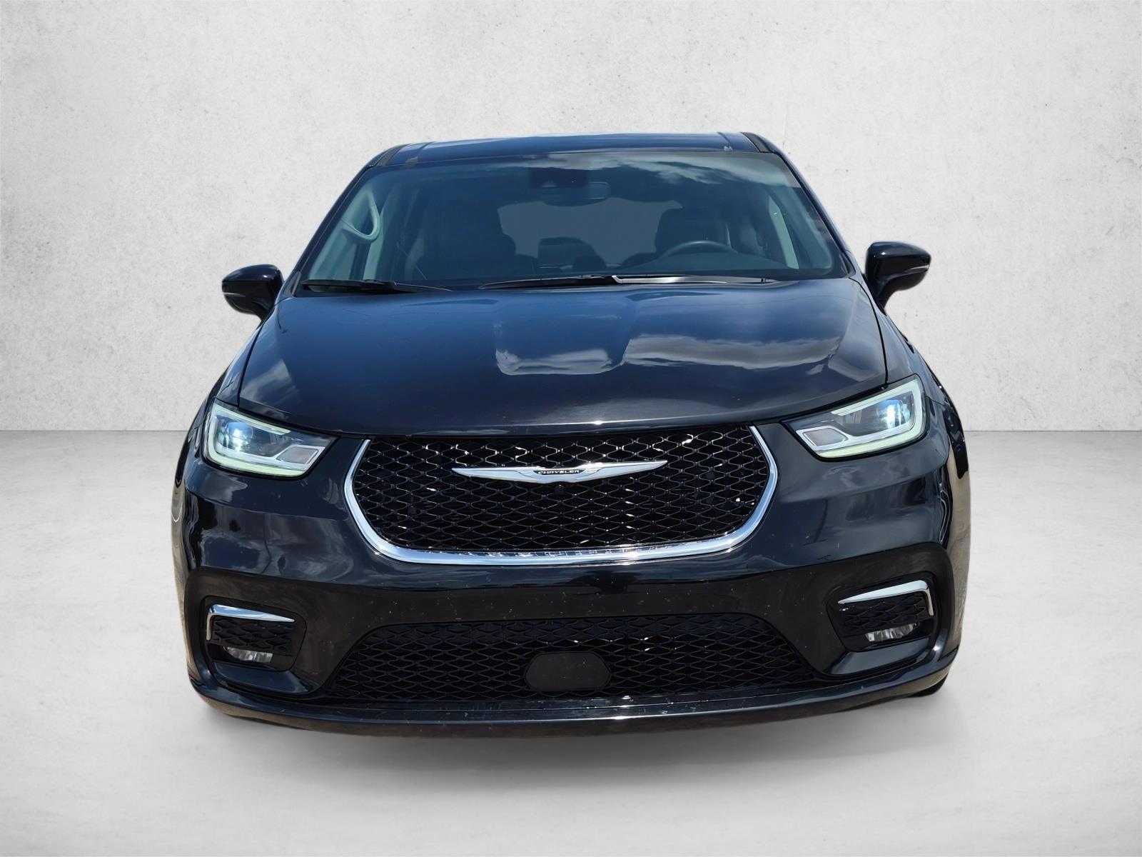 2024 Chrysler Pacifica Touring L - Photo 2