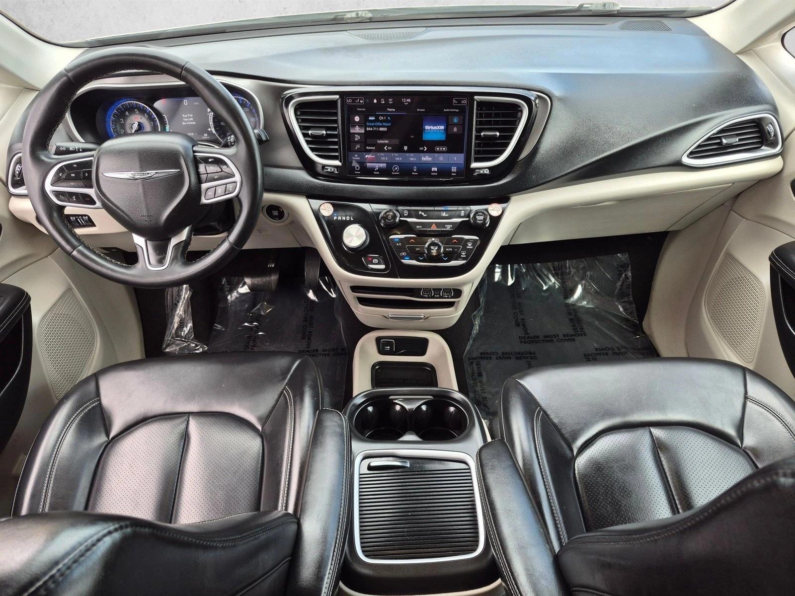 Thumbnail: 2023 Chrysler Pacifica - 3
