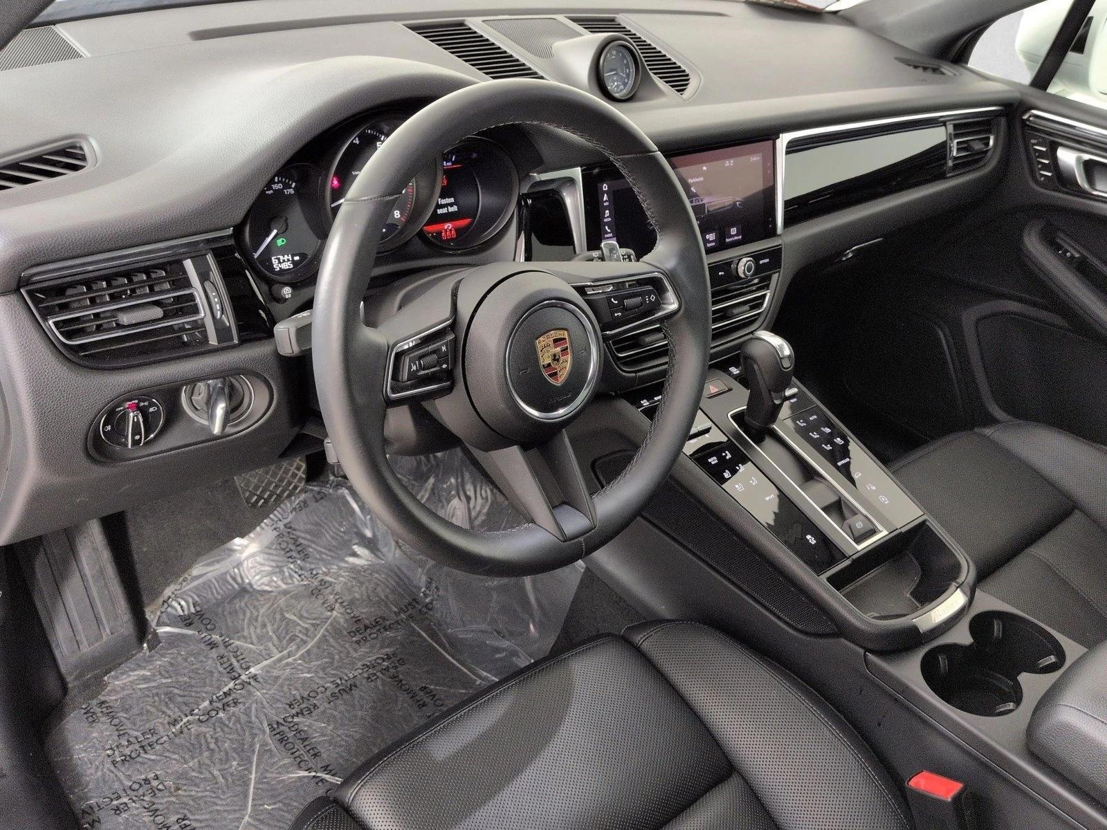 Thumbnail: 2025 Porsche Macan - 3