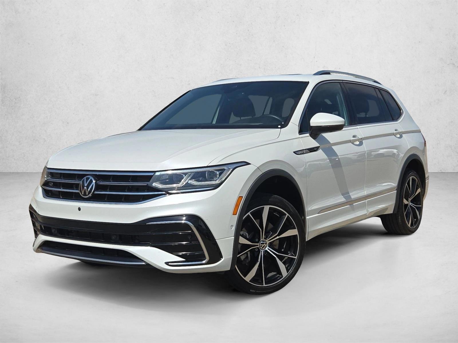 Thumbnail: 2022 Volkswagen Tiguan - 1
