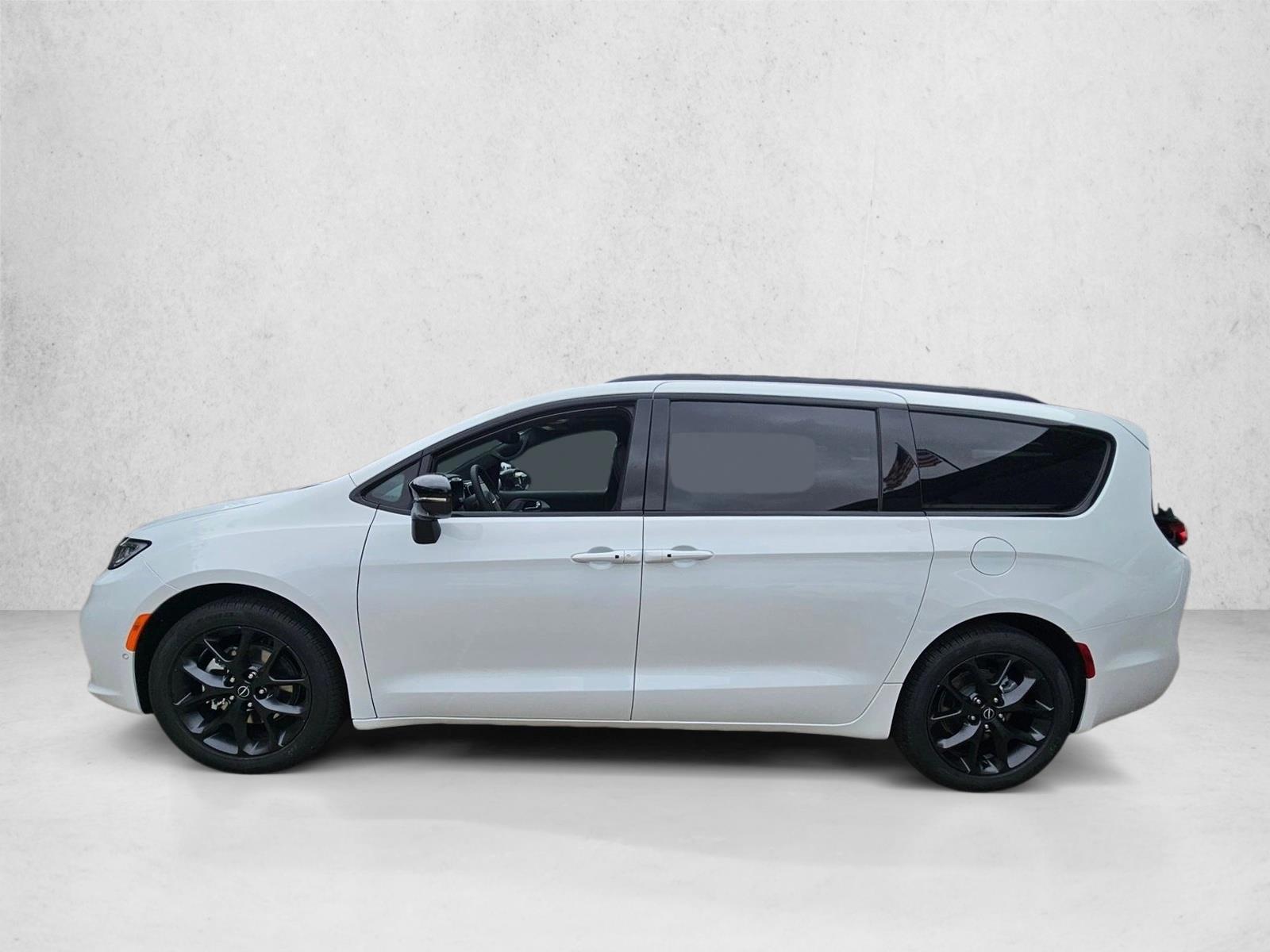 Thumbnail: 2026 Chrysler Pacifica - 2