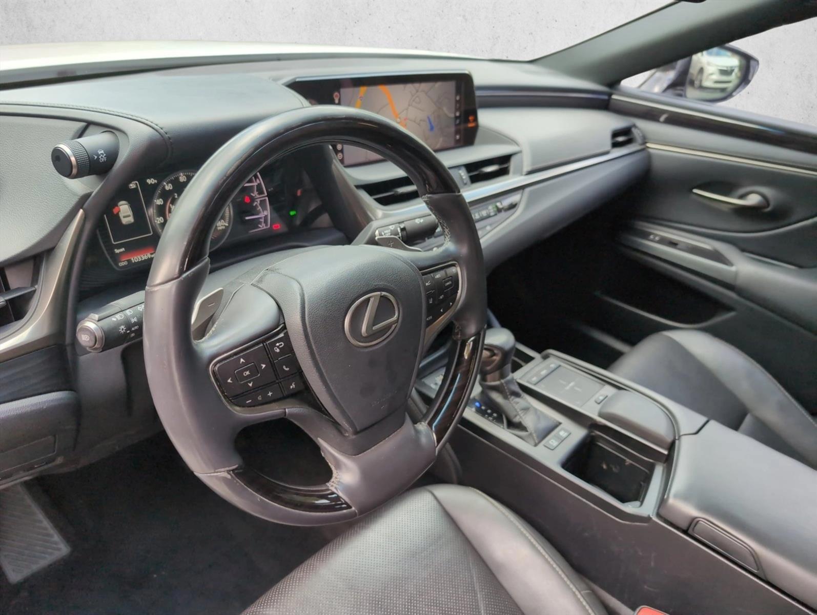 Thumbnail: 2020 Lexus ES - 3