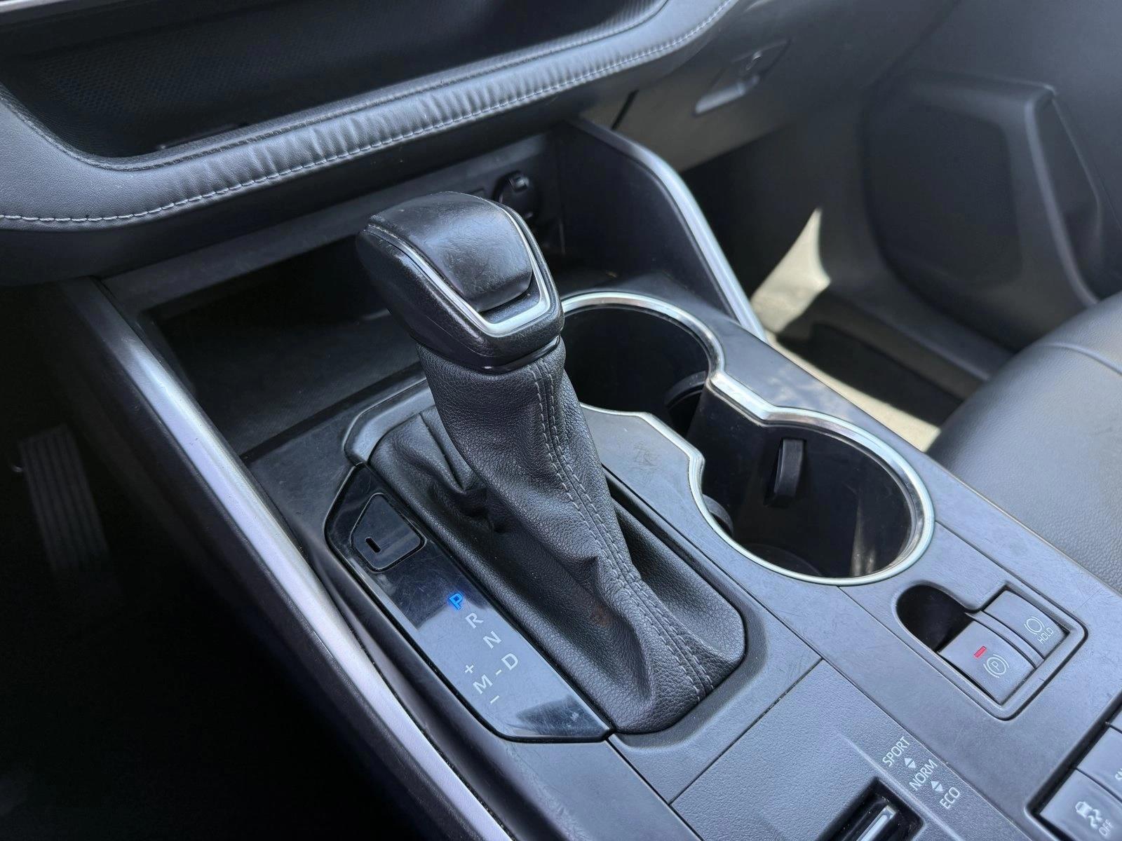 2022 Toyota Highlander XLE - Photo 16