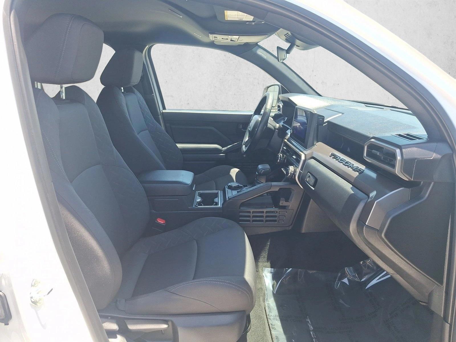 2025 Toyota Tacoma SR5 - Photo 17