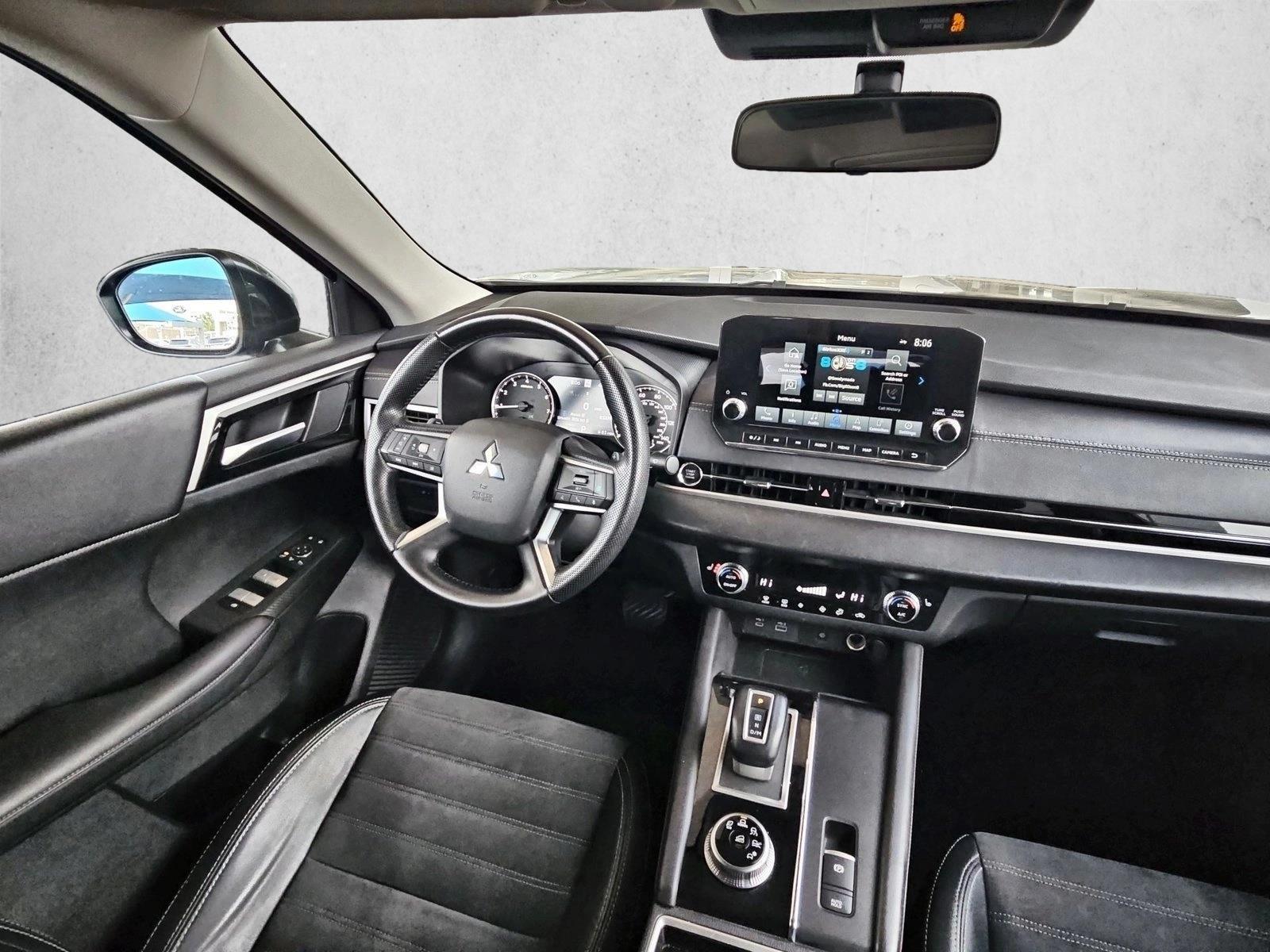 Thumbnail: 2024 Mitsubishi Outlander - 3